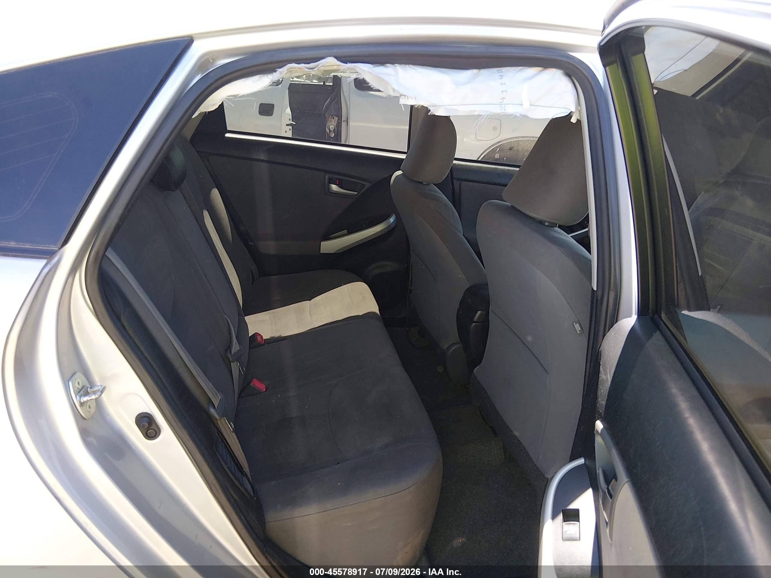 2015 Toyota Prius Plug-in   Silver vin: JTDKN3DP3F3070652