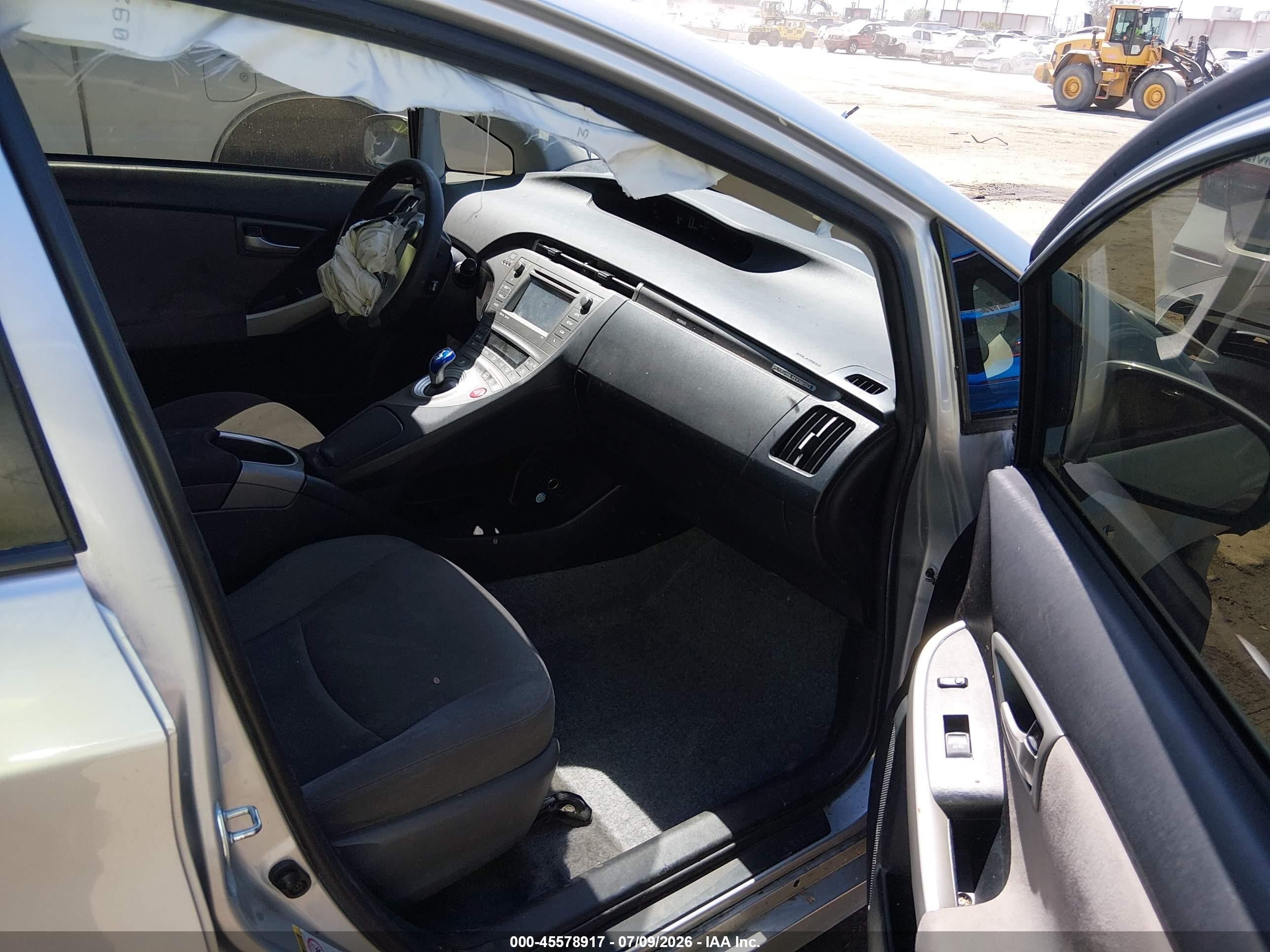 2015 Toyota Prius Plug-in   Silver vin: JTDKN3DP3F3070652