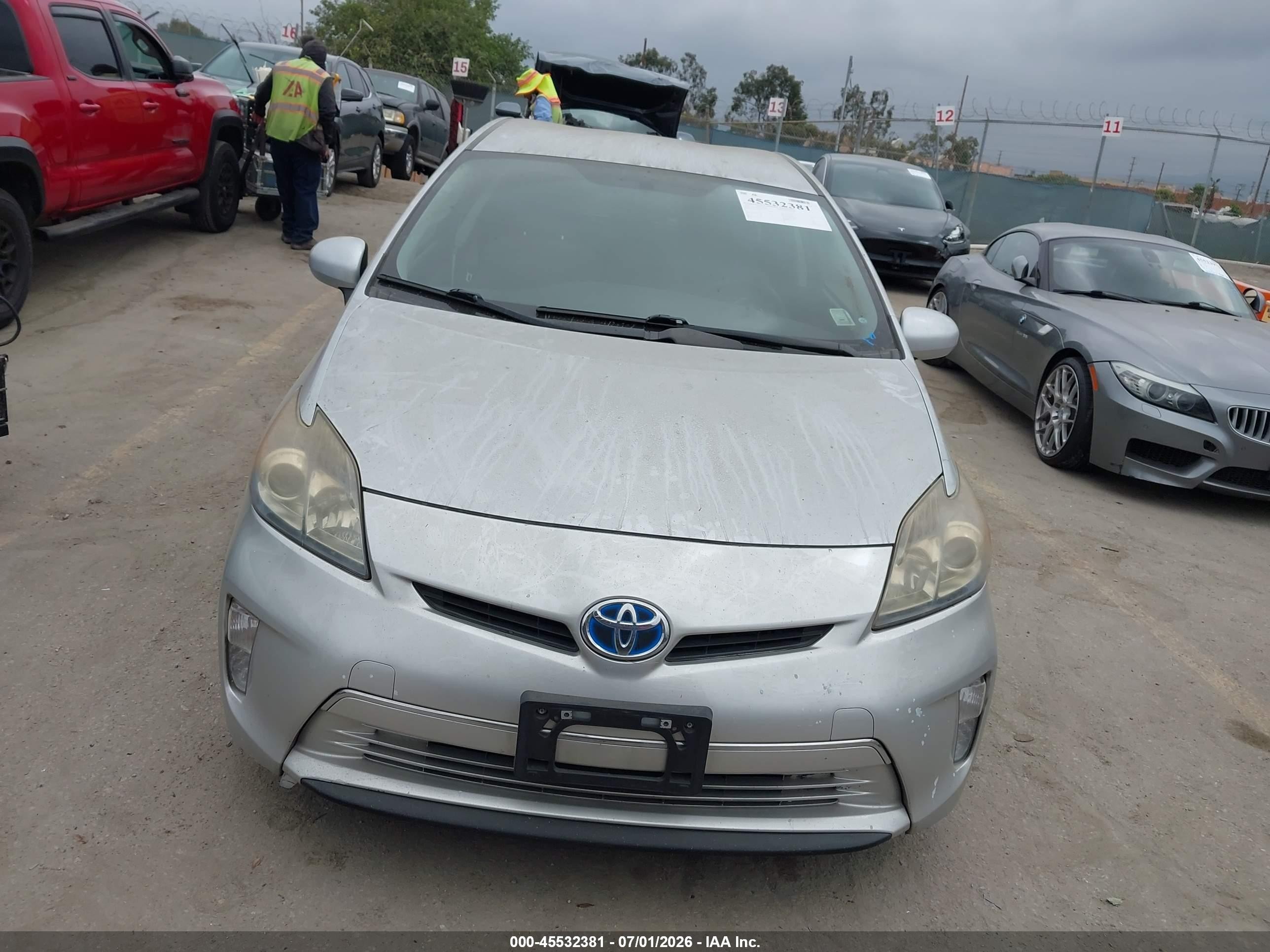 2014 Toyota Prius Plug-in   Silver vin: JTDKN3DP4E3054782