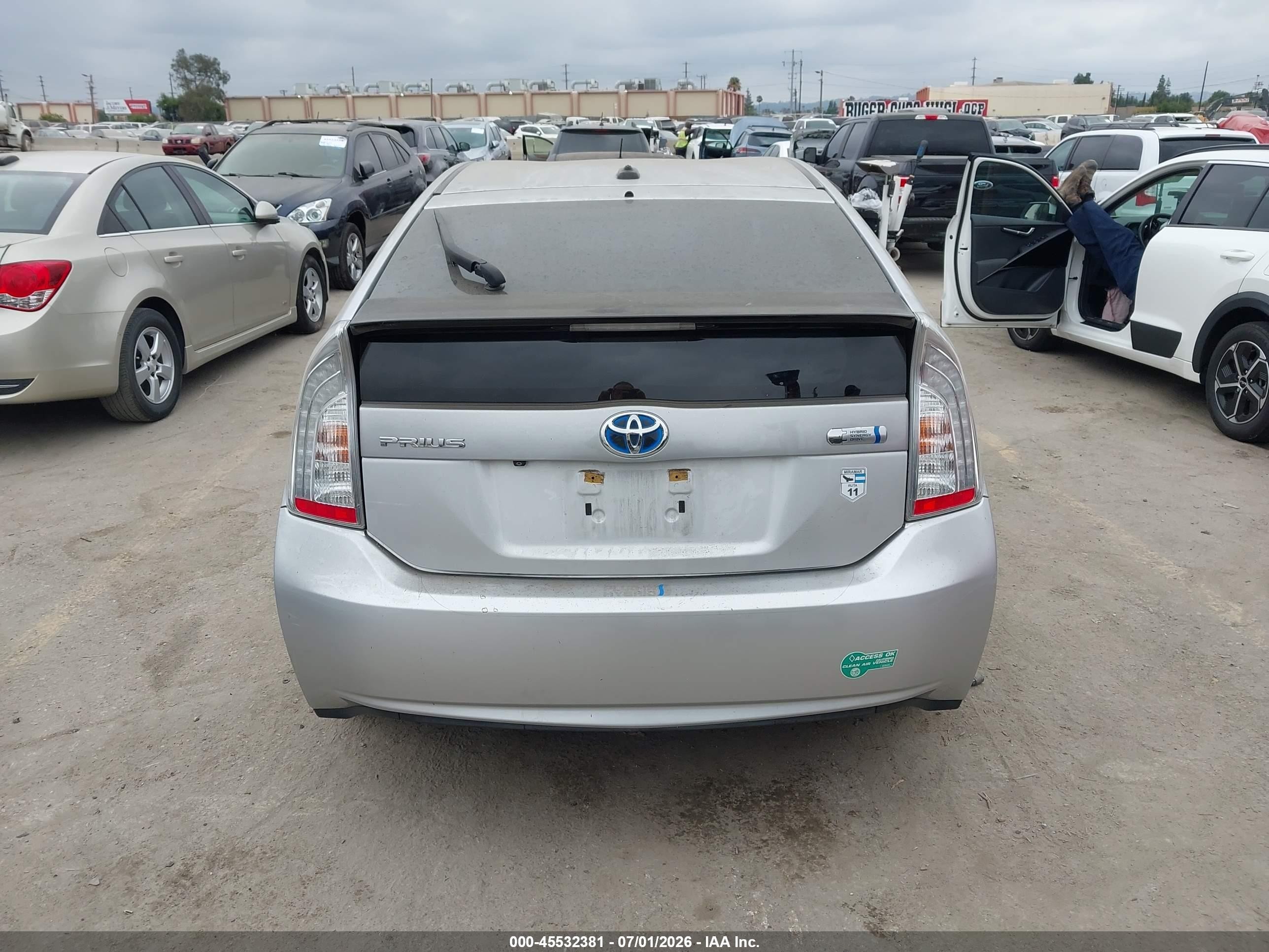 2014 Toyota Prius Plug-in   Silver vin: JTDKN3DP4E3054782