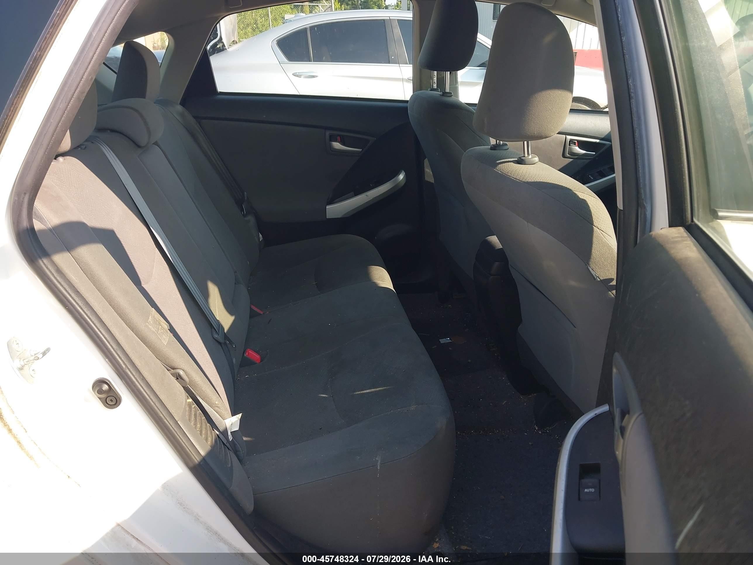 2014 Toyota Prius Plug-in   White vin: JTDKN3DP4E3060128