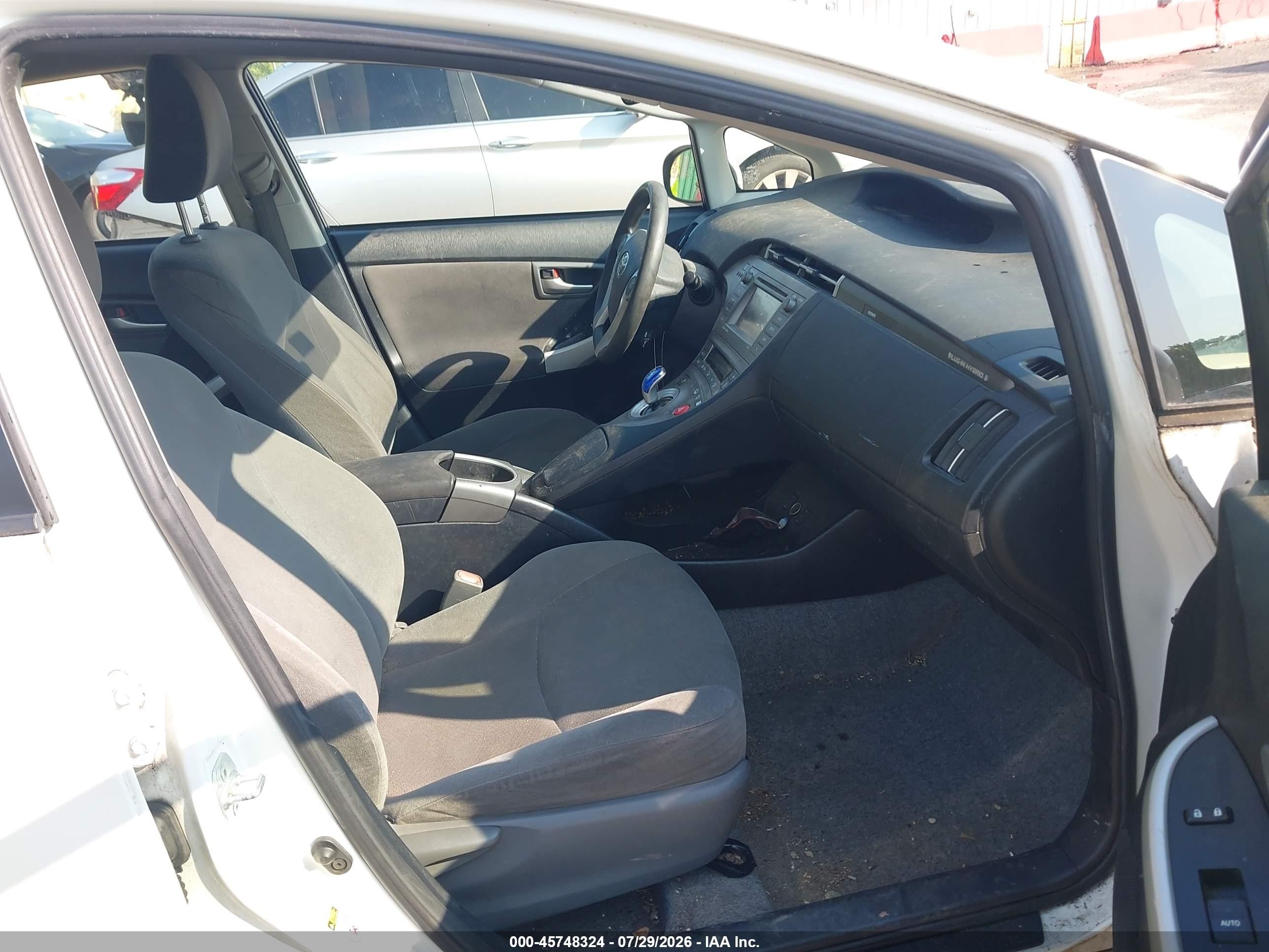 2014 Toyota Prius Plug-in   White vin: JTDKN3DP4E3060128