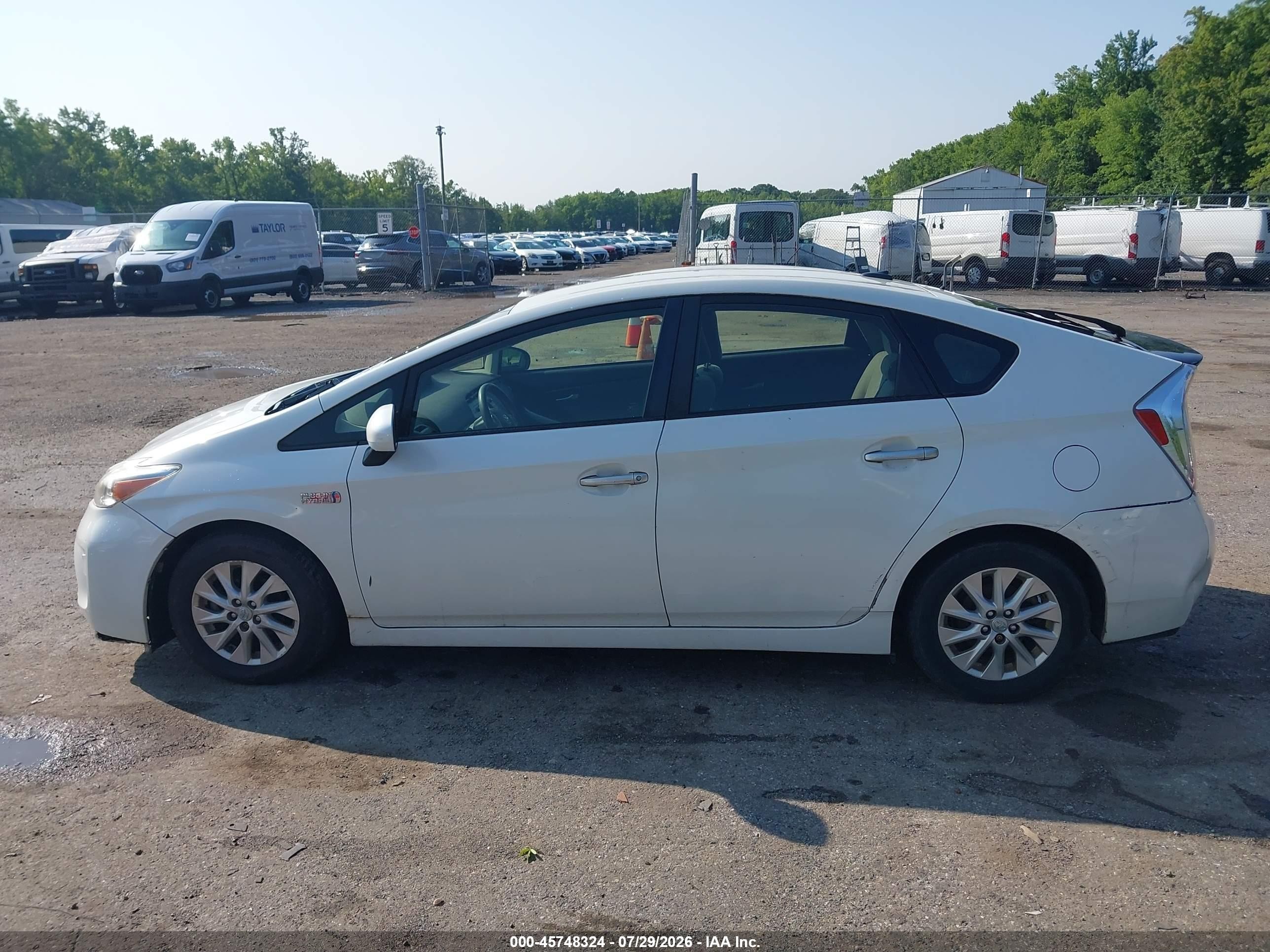 2014 Toyota Prius Plug-in   White vin: JTDKN3DP4E3060128