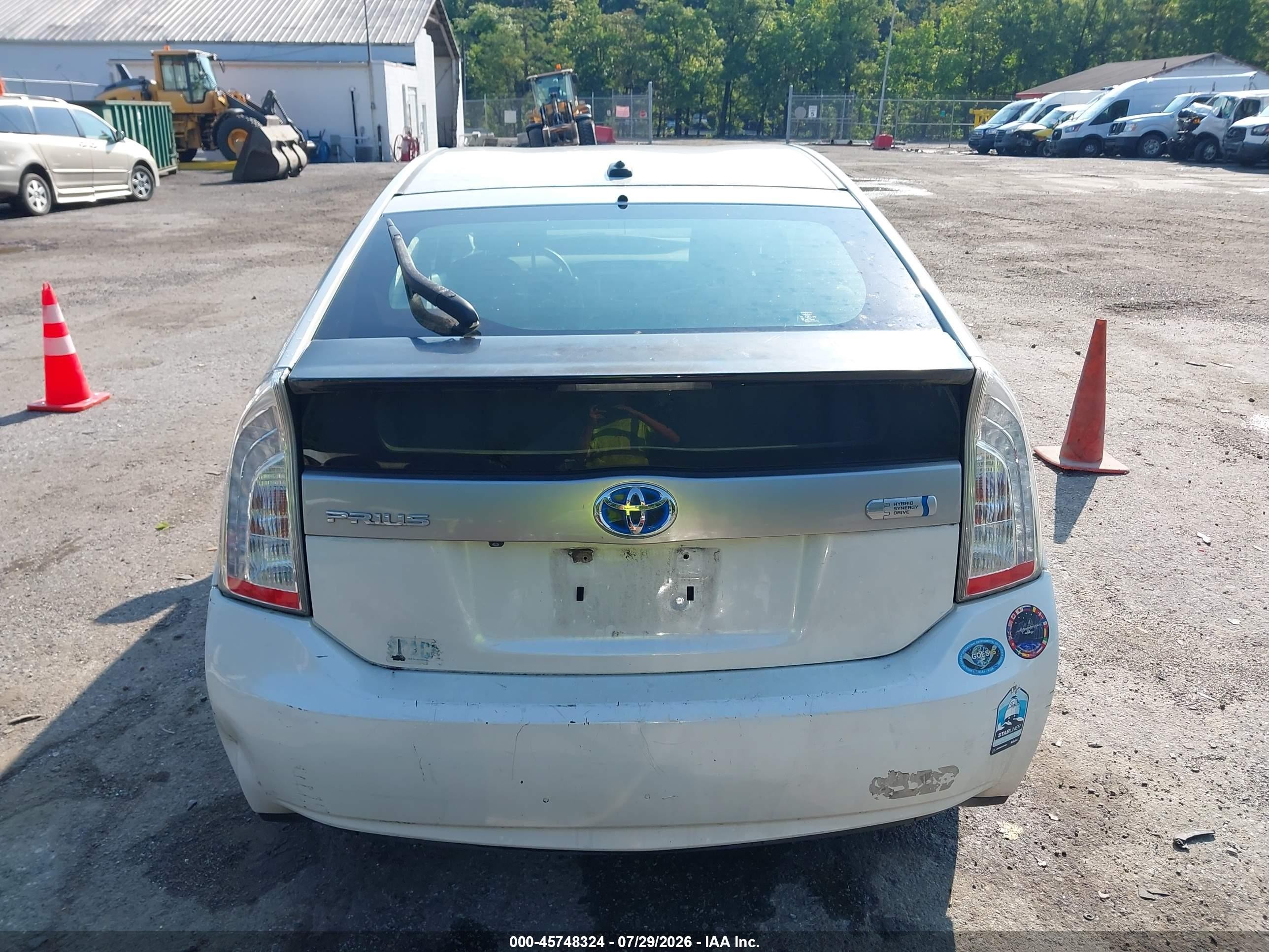 2014 Toyota Prius Plug-in   White vin: JTDKN3DP4E3060128