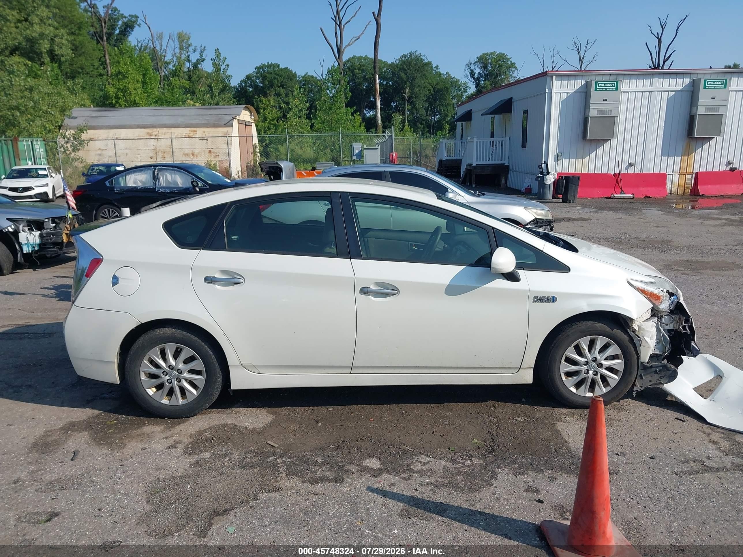 2014 Toyota Prius Plug-in   White vin: JTDKN3DP4E3060128