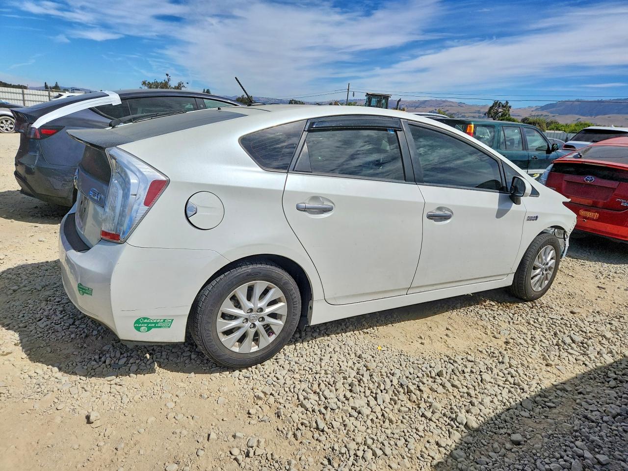 2015 Toyota Prius Plug-in Hybrid Base White vin: JTDKN3DP4F3074080