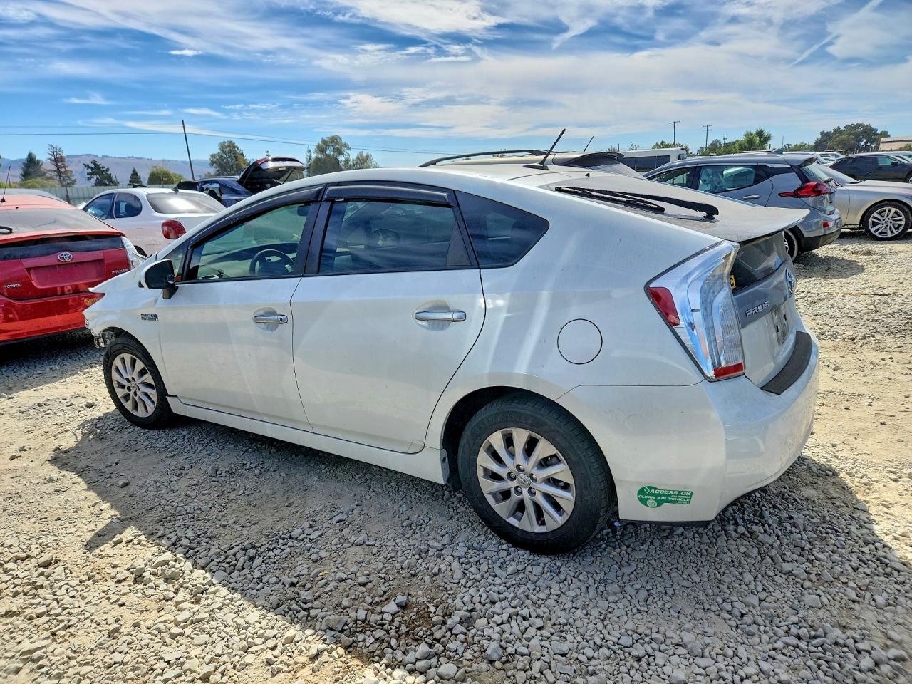 2015 Toyota Prius Plug-in Hybrid Base White vin: JTDKN3DP4F3074080