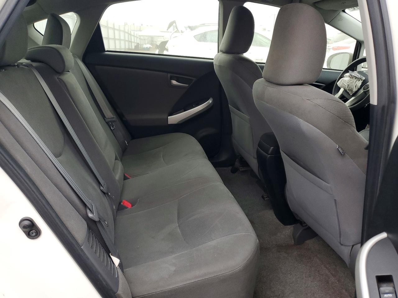 2012 Toyota Prius Plug-in Hybrid Base White vin: JTDKN3DP5C3015678