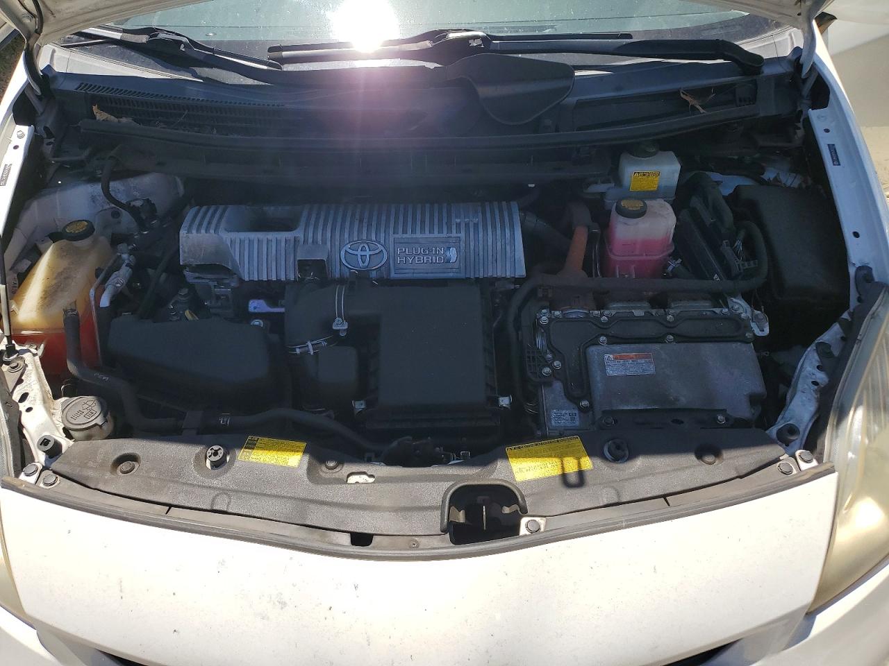 2012 Toyota Prius Plug-in Hybrid Base Белый vin: JTDKN3DP5C3023781
