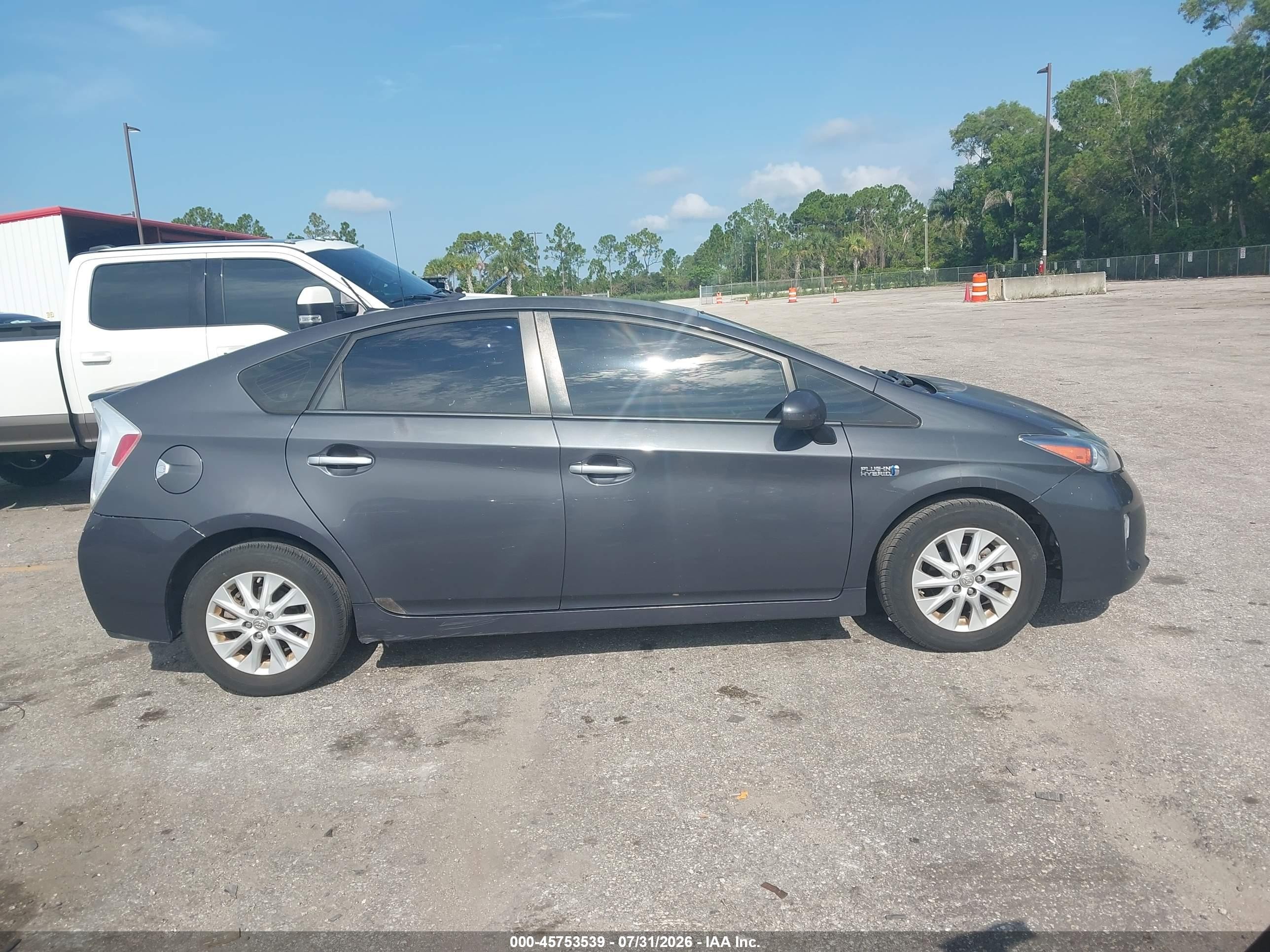 2013 Toyota Prius Plug-in   Gray vin: JTDKN3DP5D3038945