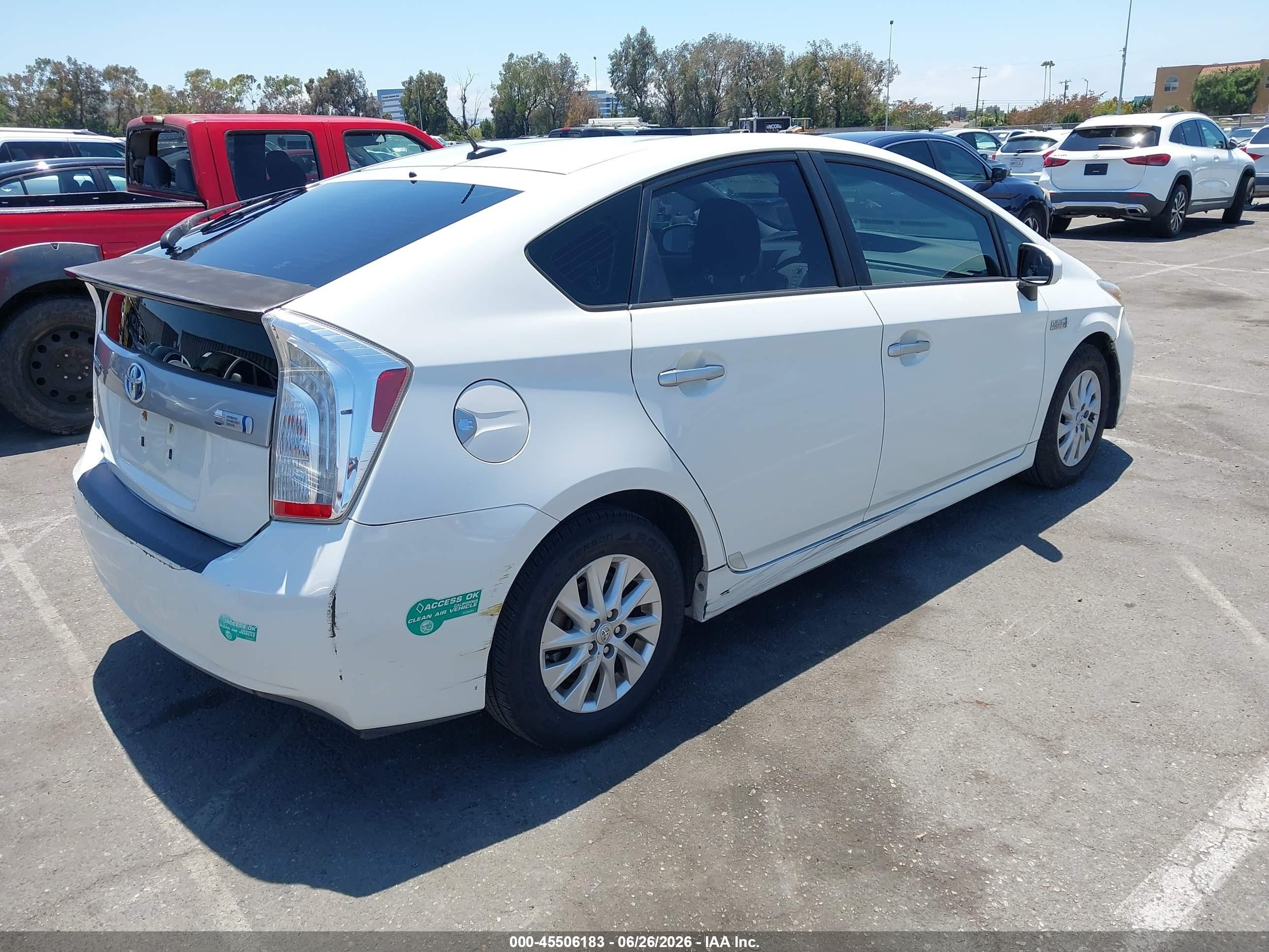2013 Toyota Prius Plug-in   White vin: JTDKN3DP5D3043806