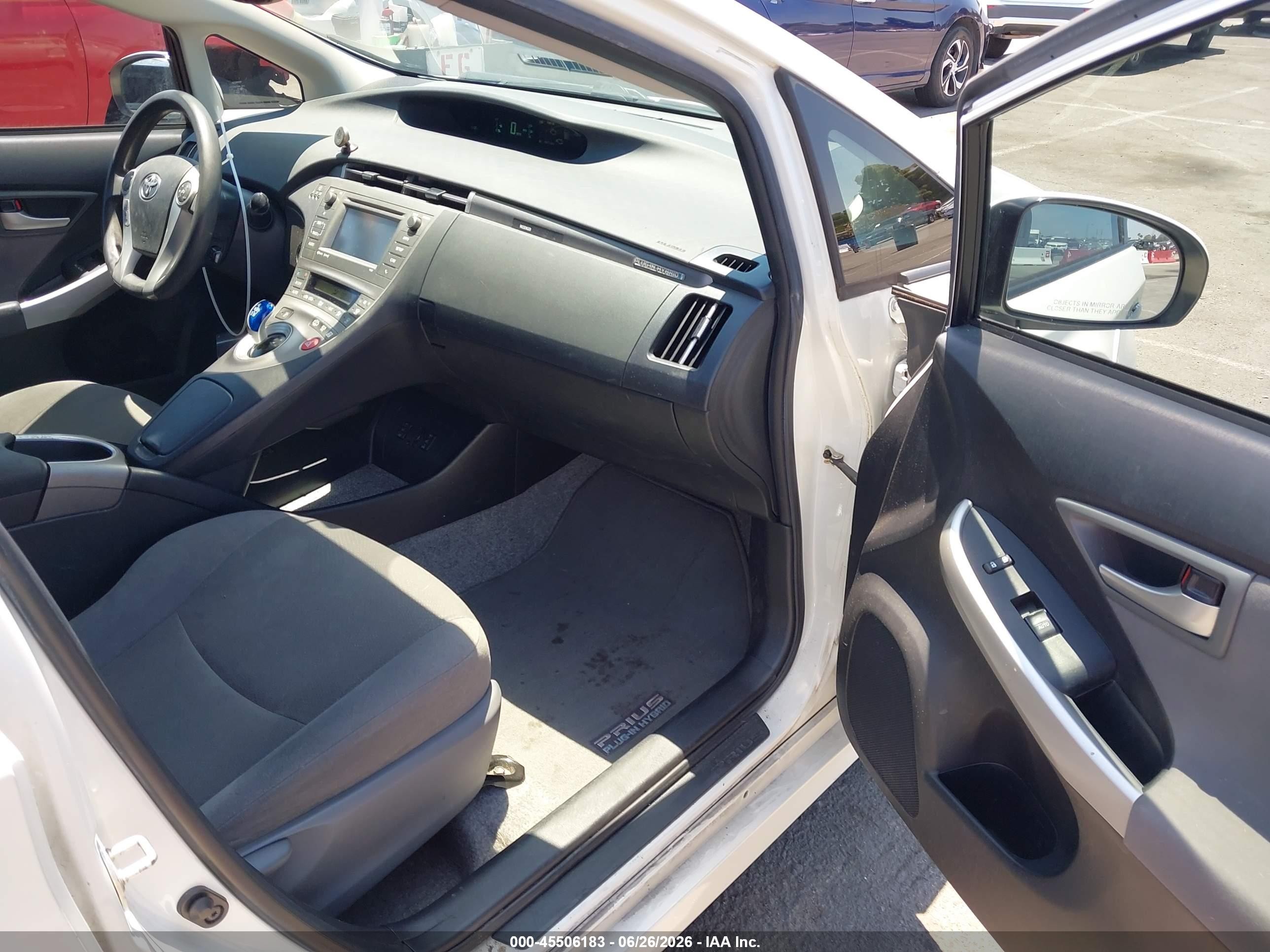 2013 Toyota Prius Plug-in   White vin: JTDKN3DP5D3043806