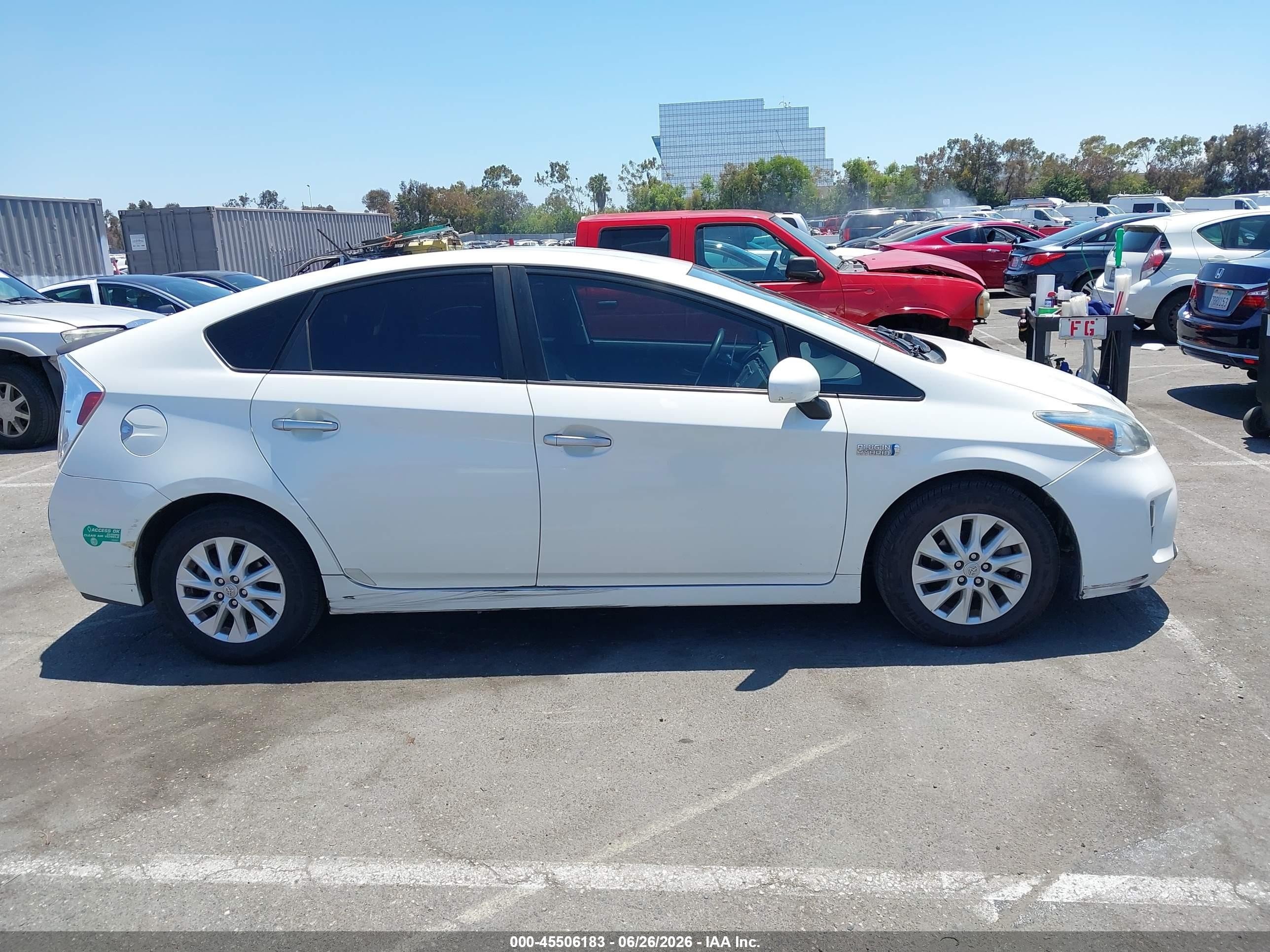 2013 Toyota Prius Plug-in   White vin: JTDKN3DP5D3043806