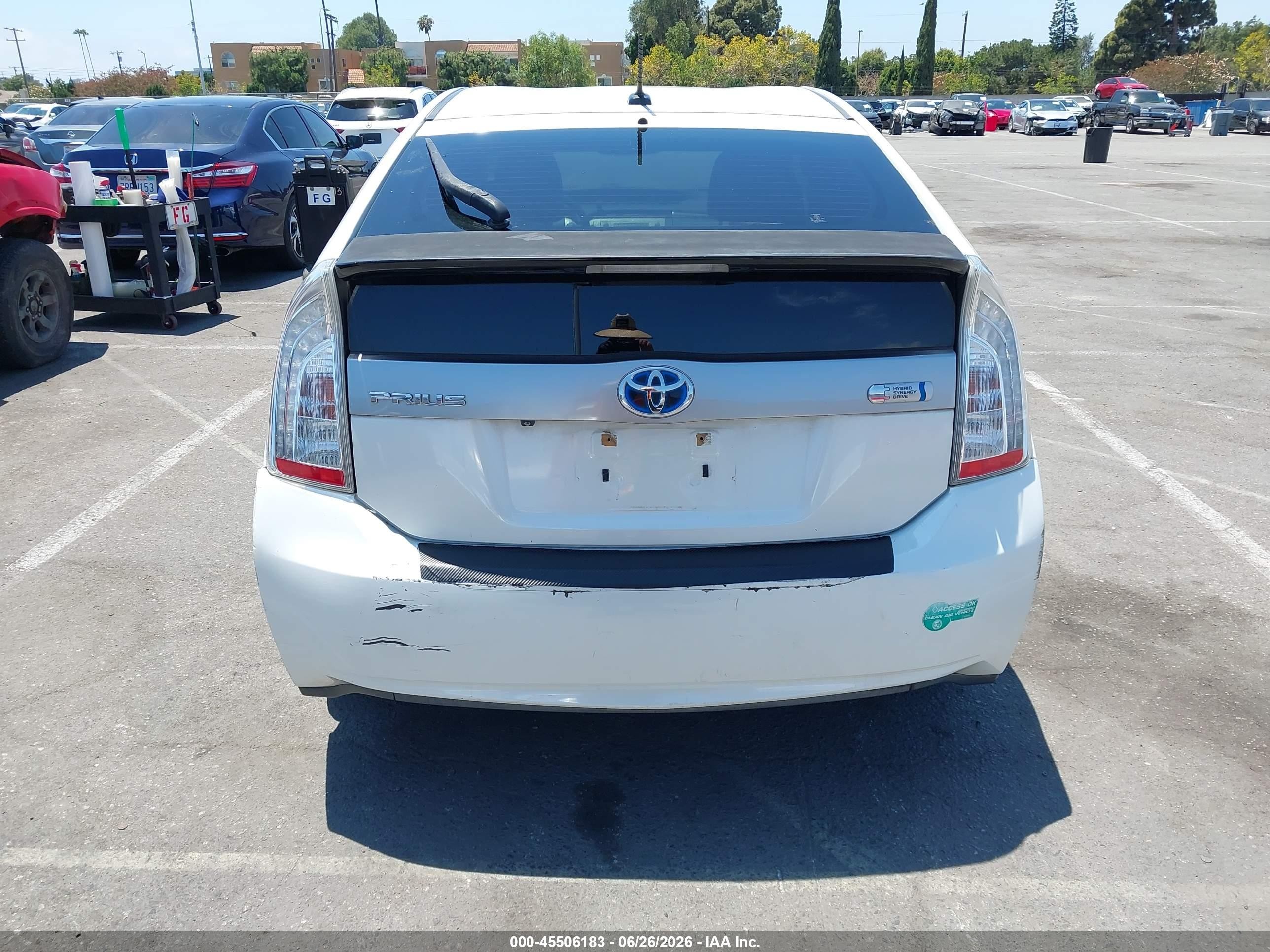 2013 Toyota Prius Plug-in   White vin: JTDKN3DP5D3043806