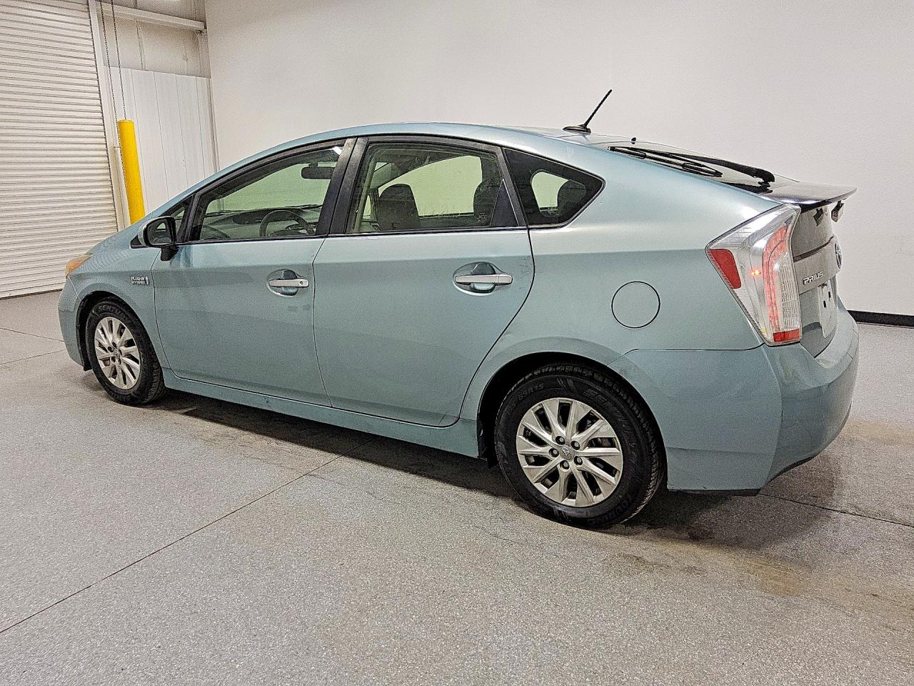2015 Toyota Prius Plug-in Hybrid Base Green vin: JTDKN3DP5F3065842