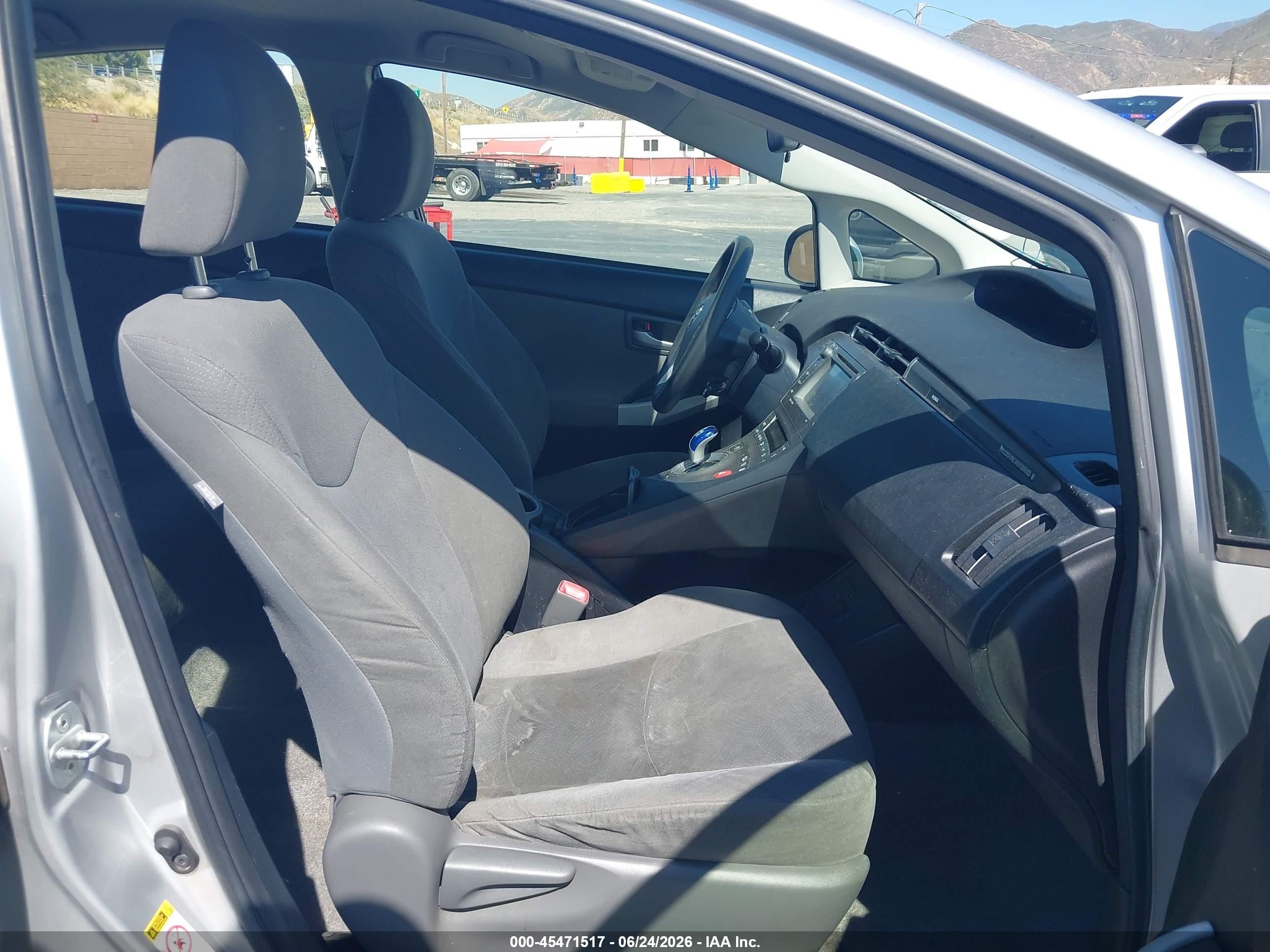 2012 Toyota Prius Plug-in   Silver vin: JTDKN3DP6C3011803