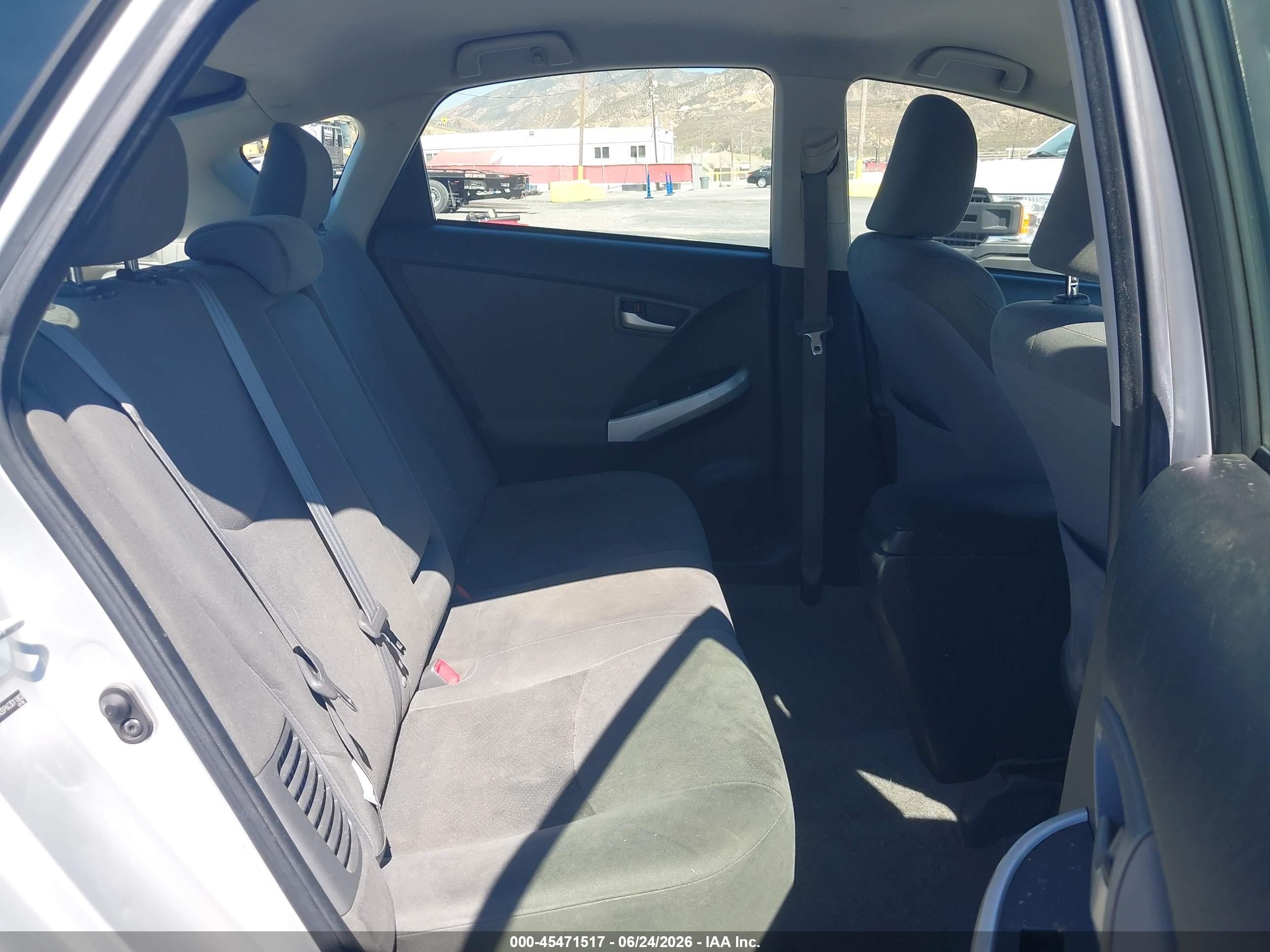 2012 Toyota Prius Plug-in   Silver vin: JTDKN3DP6C3011803