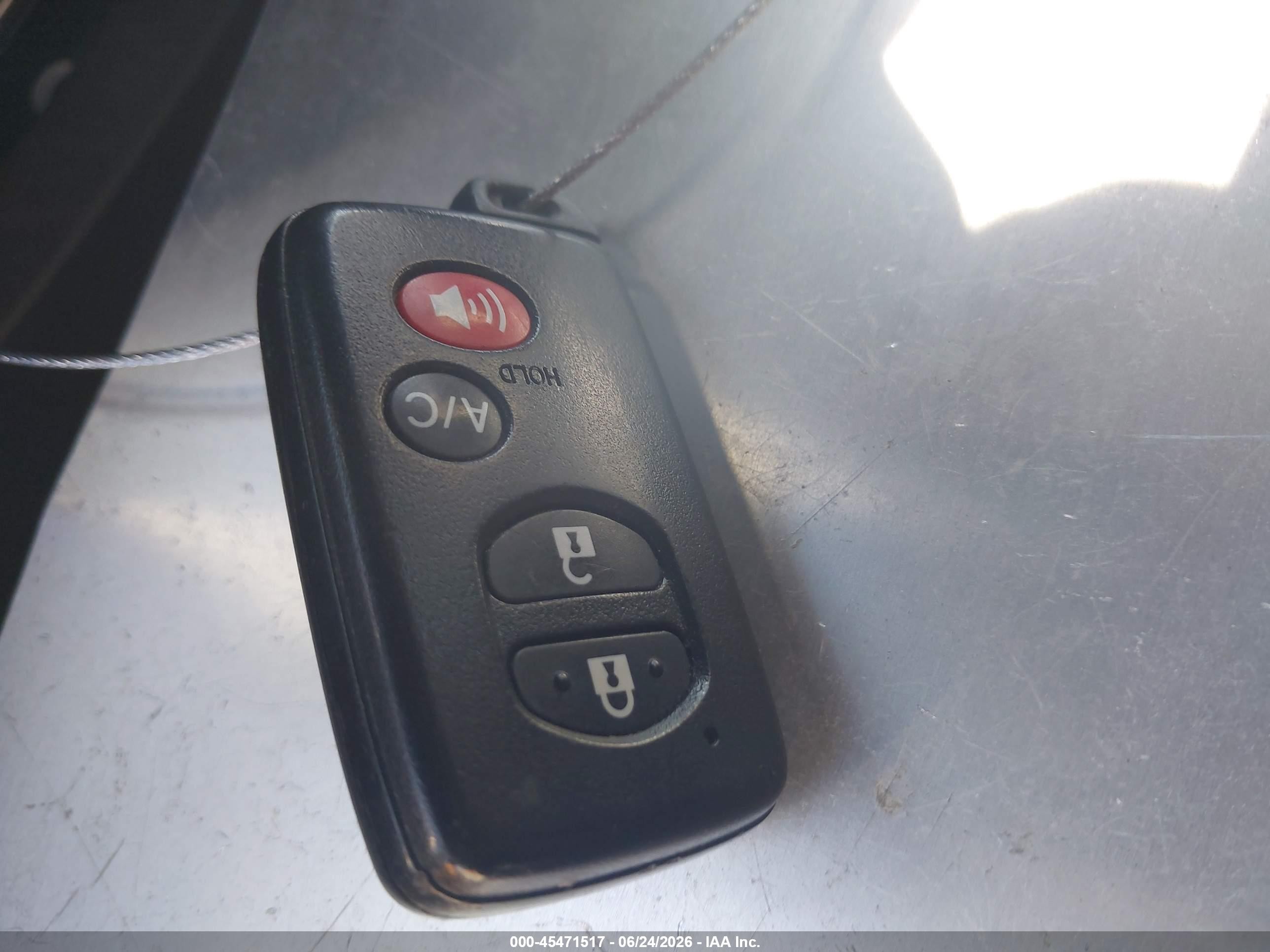 2012 Toyota Prius Plug-in   Silver vin: JTDKN3DP6C3011803