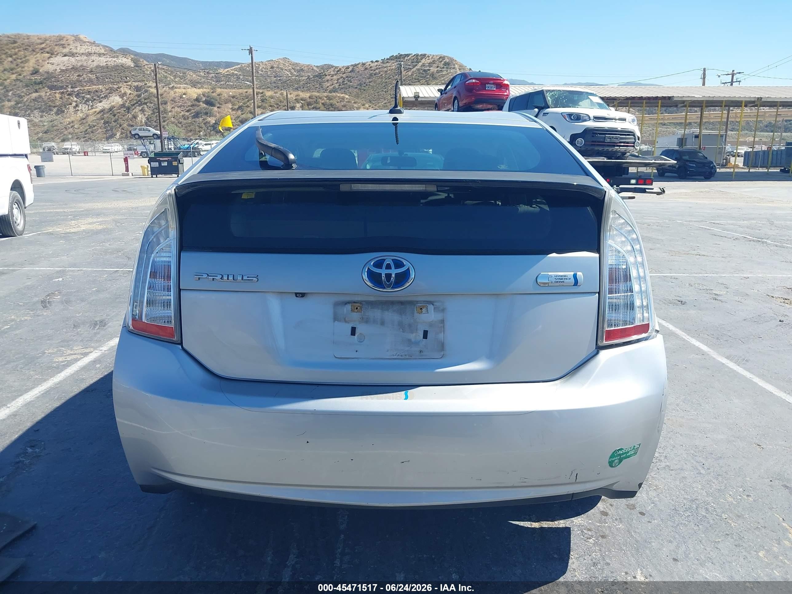 2012 Toyota Prius Plug-in   Silver vin: JTDKN3DP6C3011803