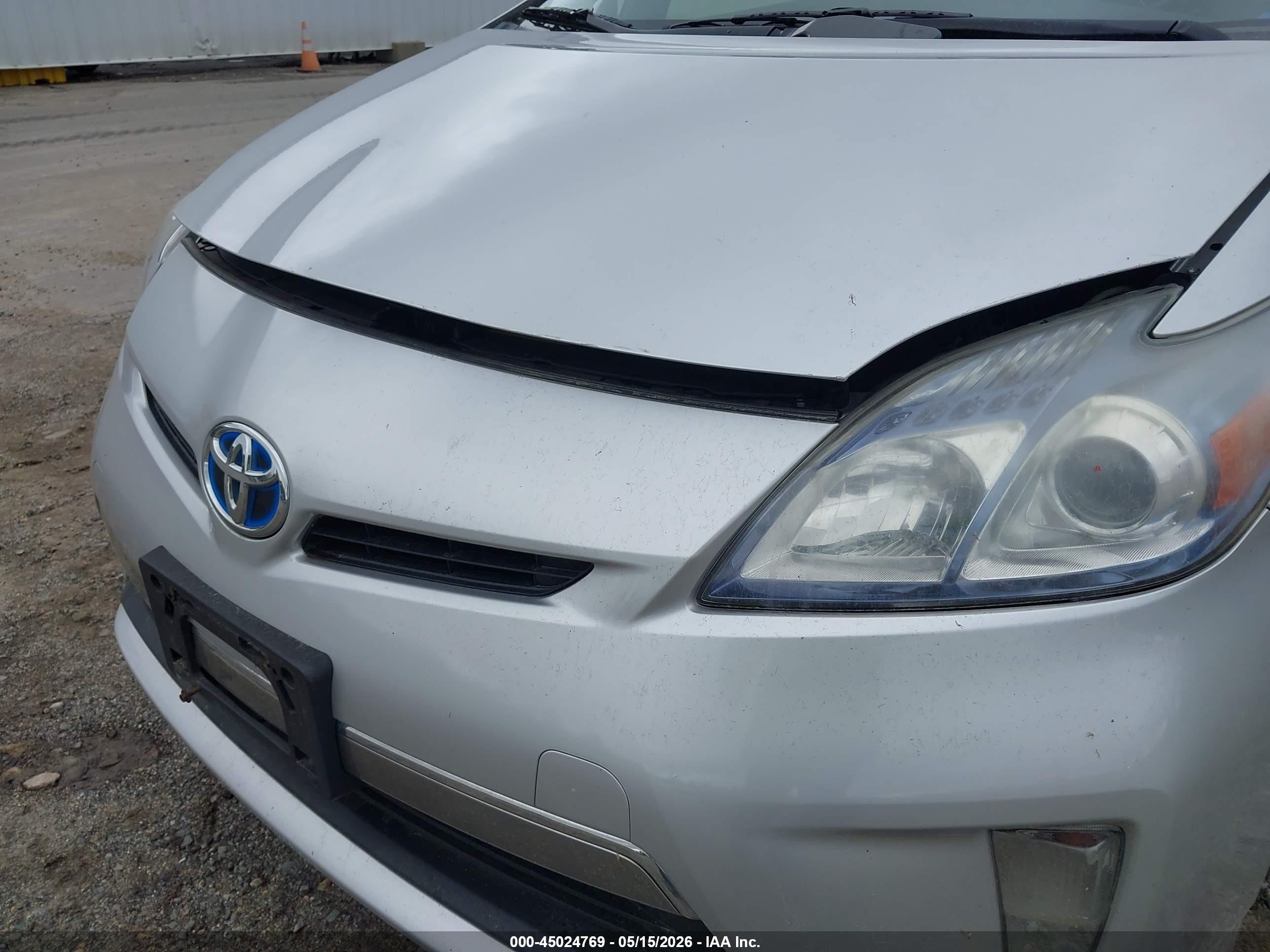 2013 Toyota Prius Plug-in   Silver vin: JTDKN3DP6D3045970