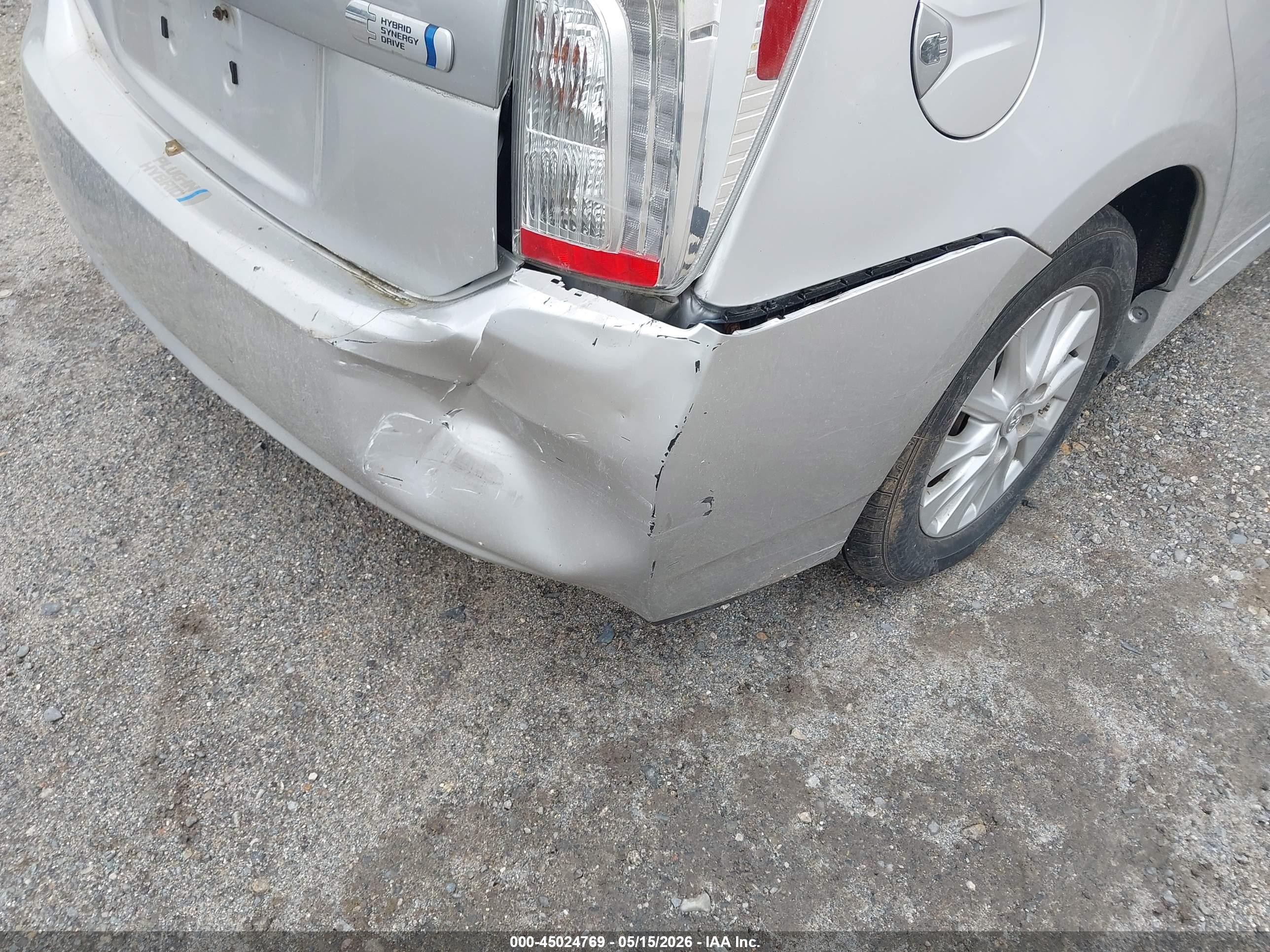 2013 Toyota Prius Plug-in   Silver vin: JTDKN3DP6D3045970