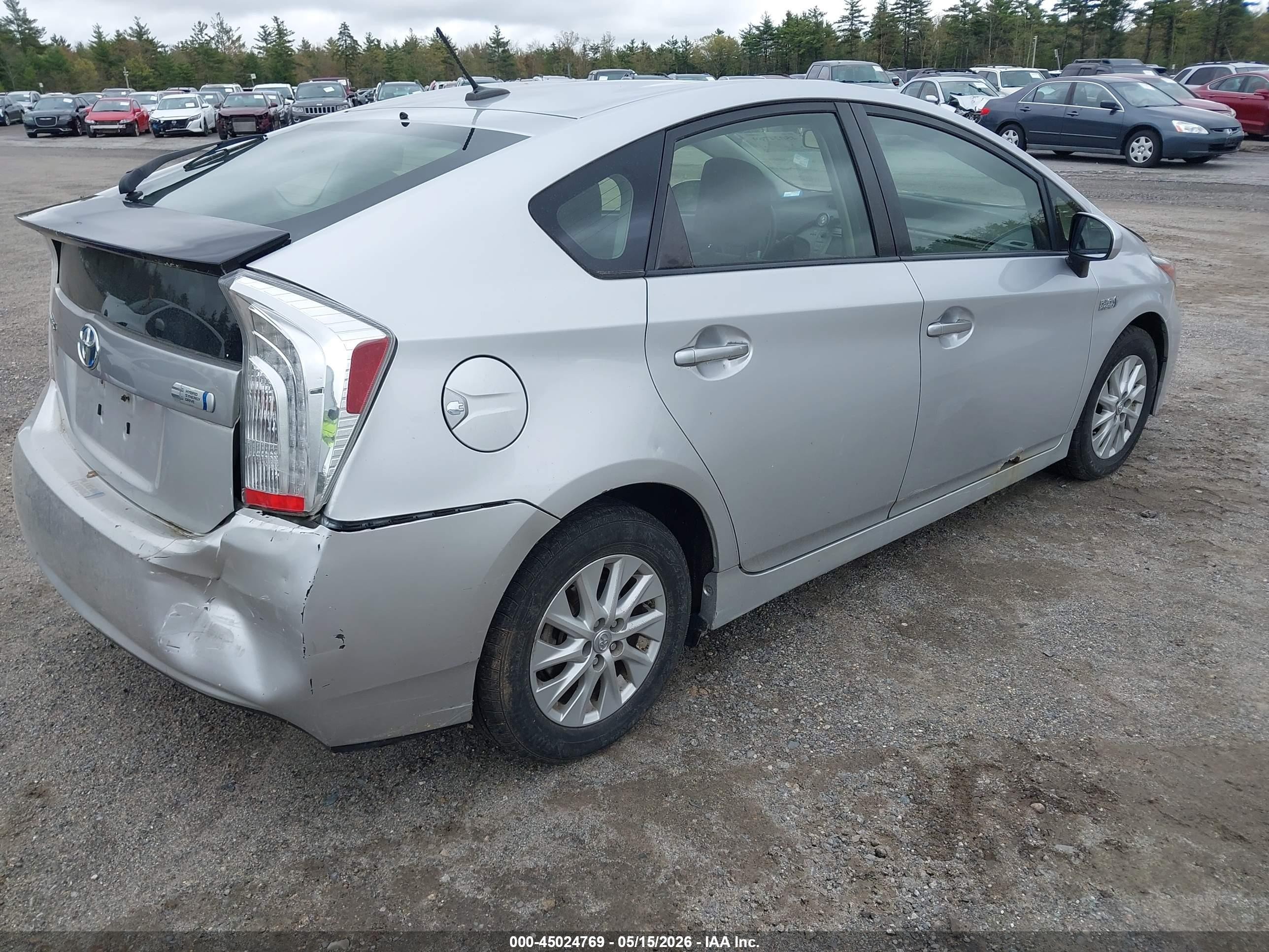 2013 Toyota Prius Plug-in   Silver vin: JTDKN3DP6D3045970