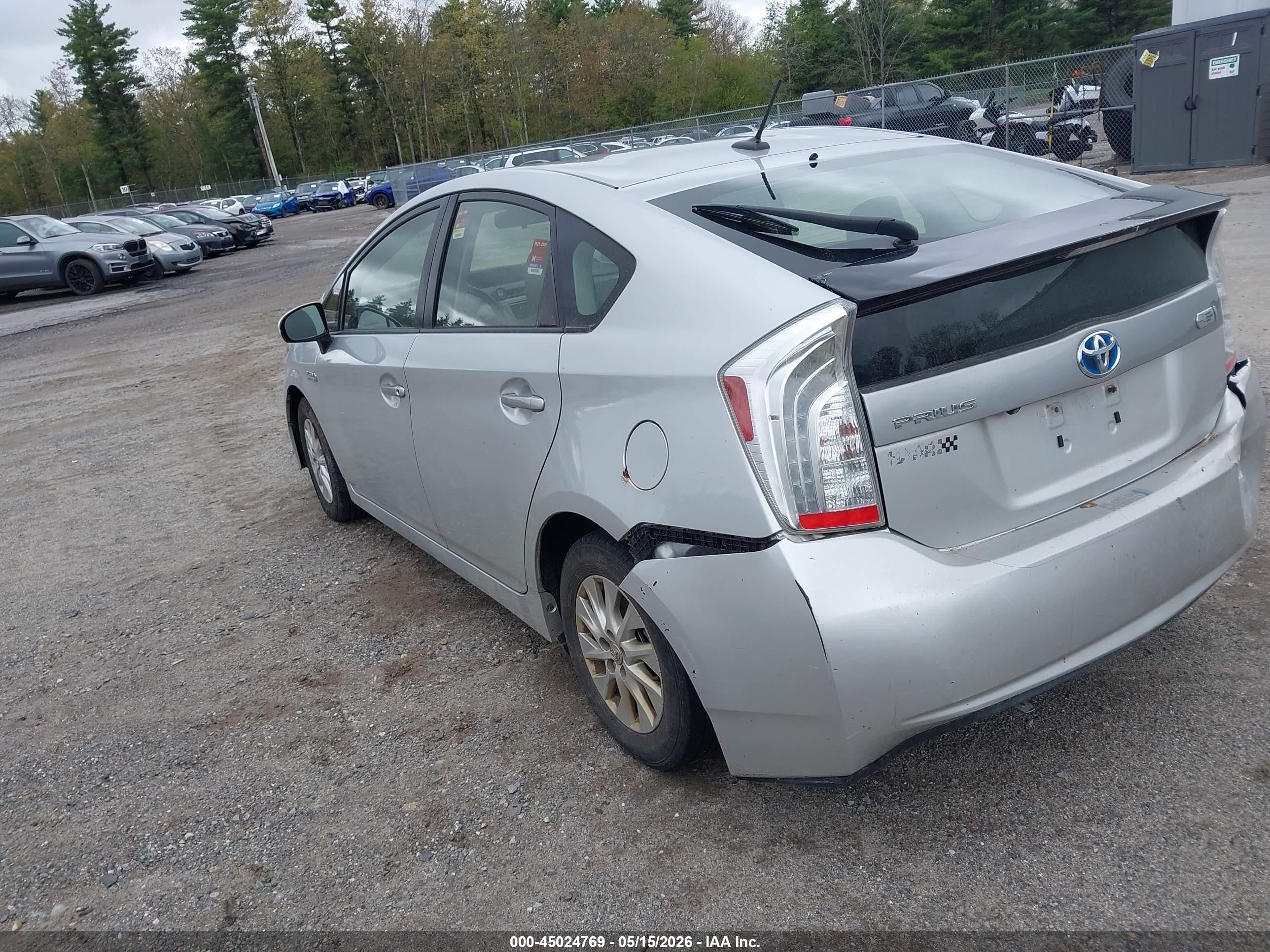 2013 Toyota Prius Plug-in   Silver vin: JTDKN3DP6D3045970