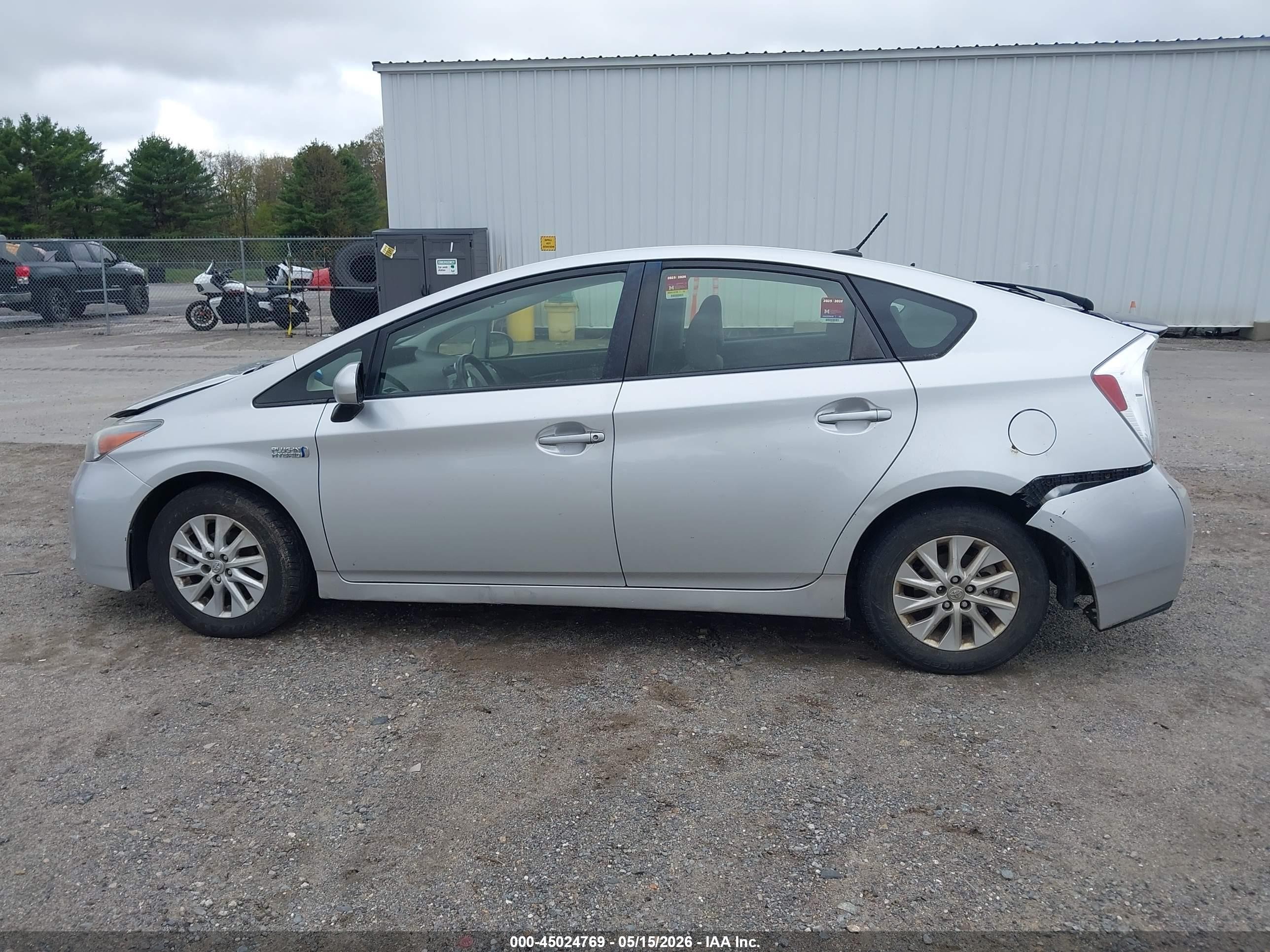 2013 Toyota Prius Plug-in   Silver vin: JTDKN3DP6D3045970