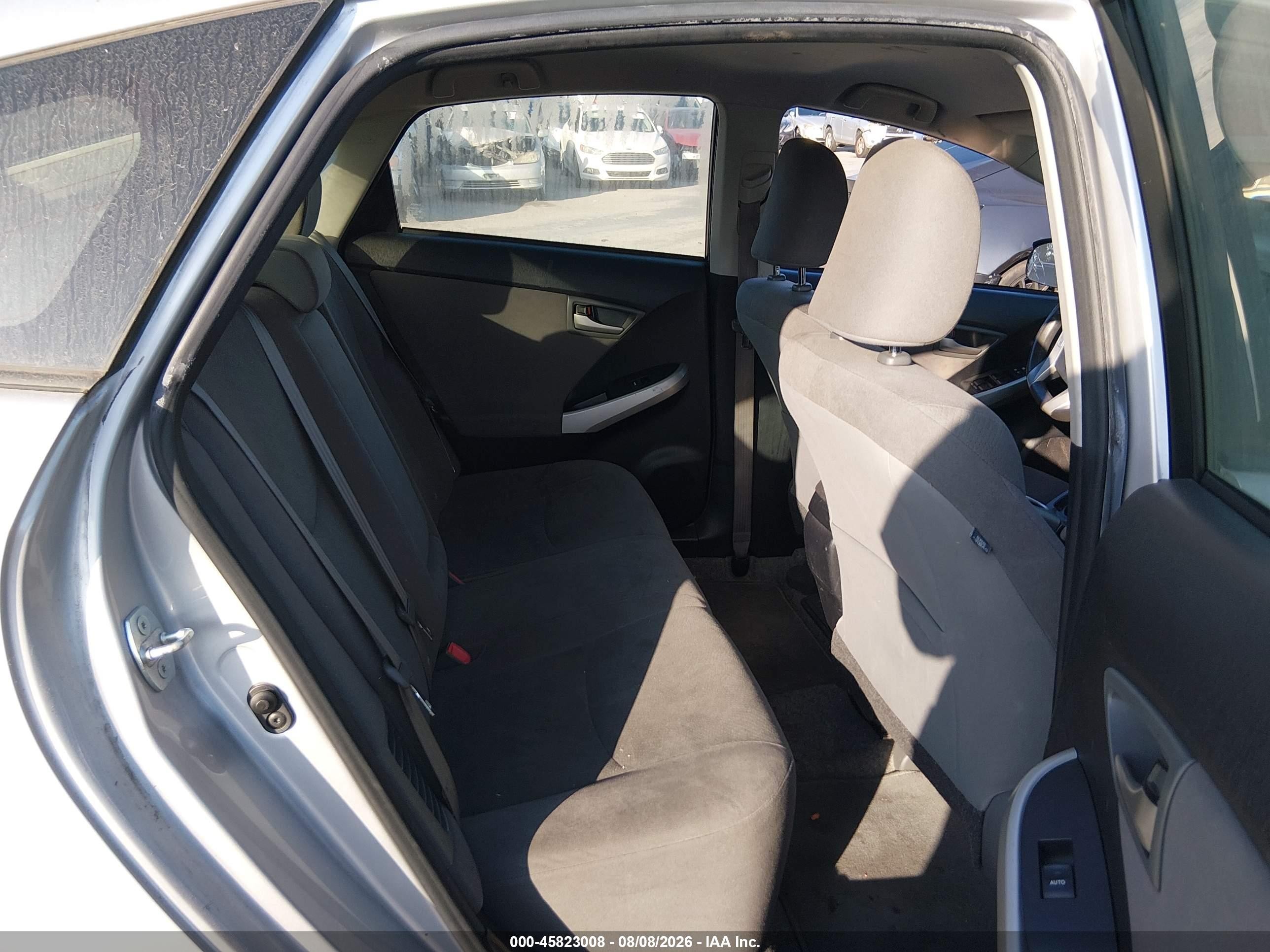 2014 Toyota Prius Plug-in   Silver vin: JTDKN3DP6E3051236