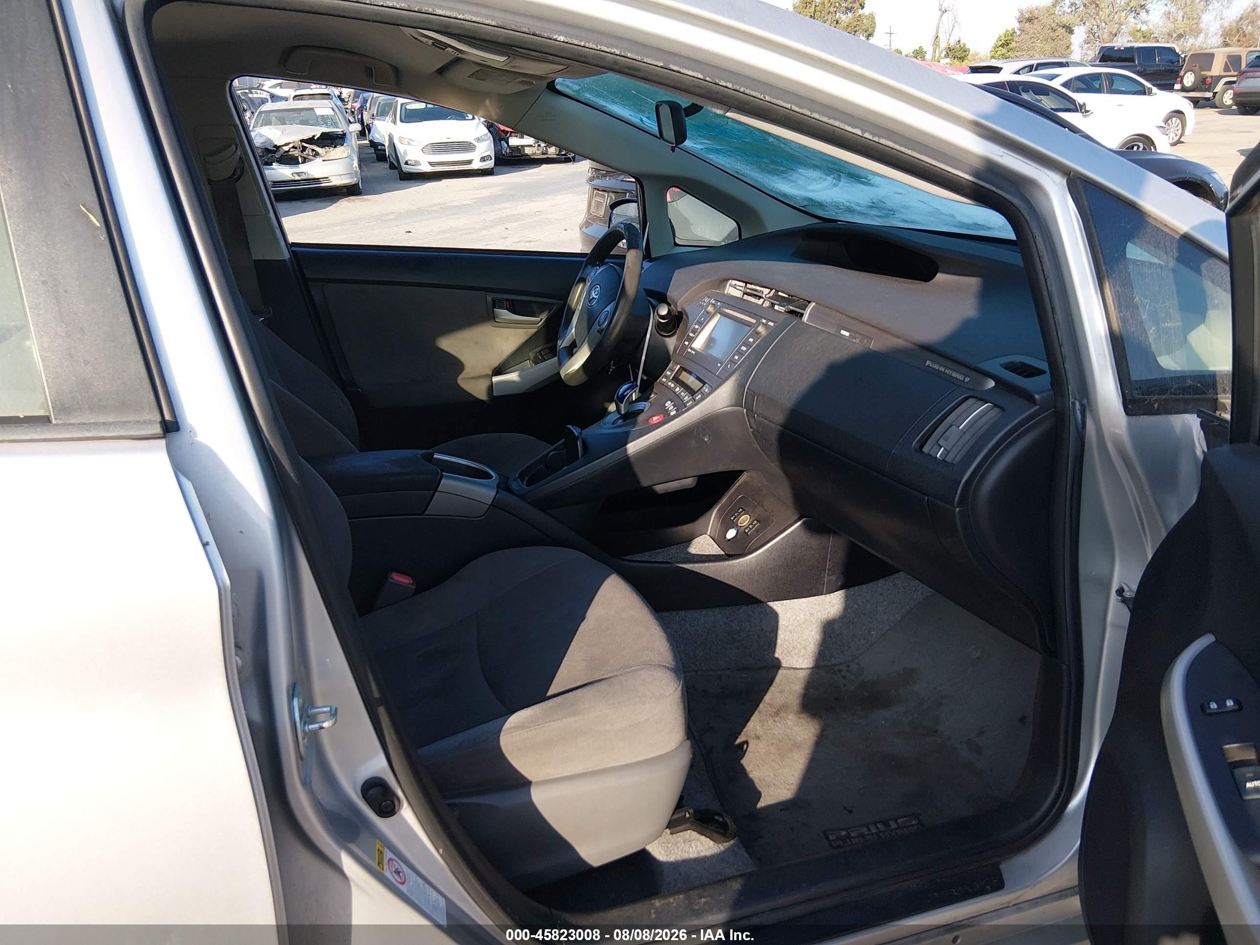 2014 Toyota Prius Plug-in   Silver vin: JTDKN3DP6E3051236