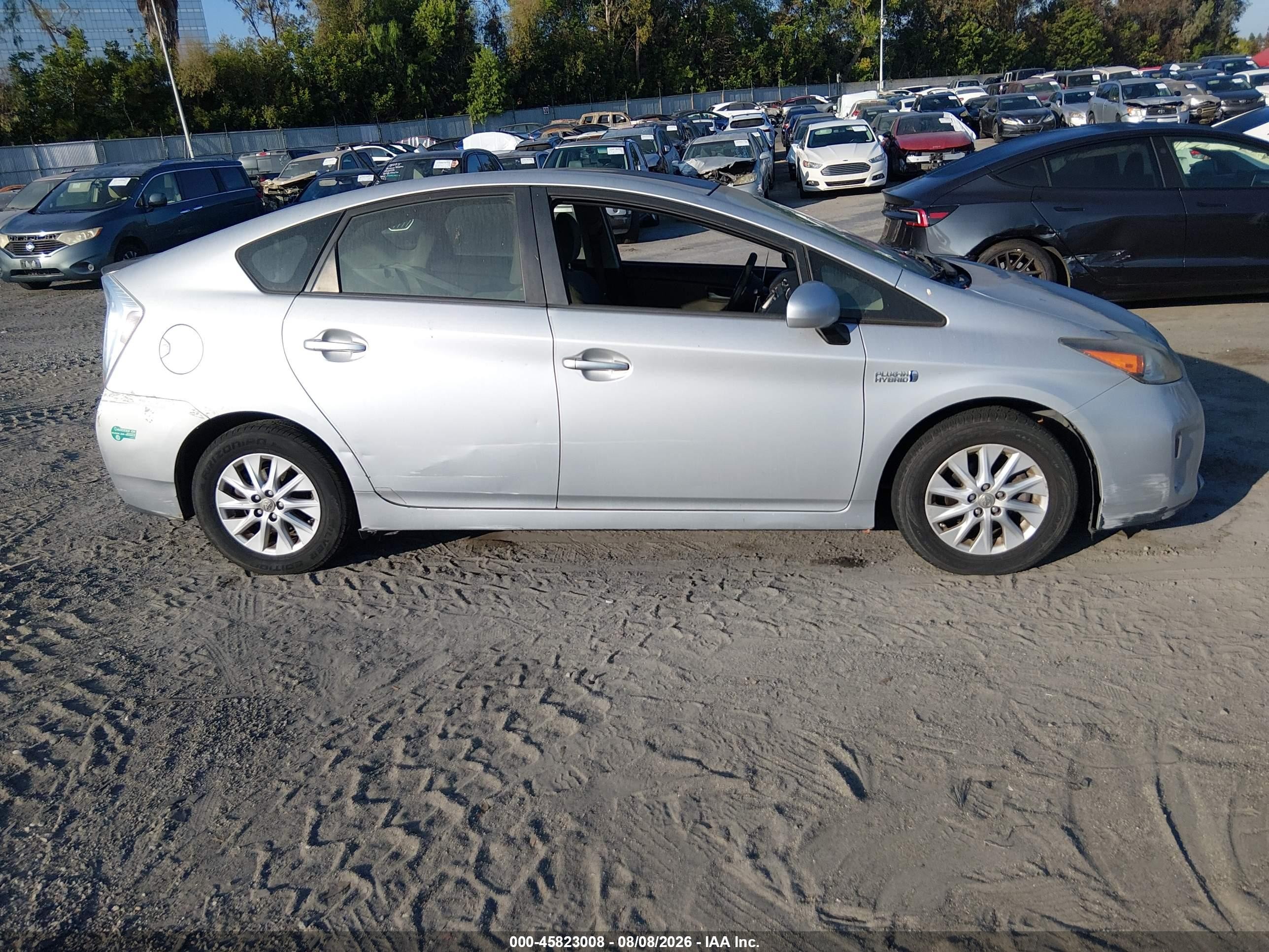 2014 Toyota Prius Plug-in   Silver vin: JTDKN3DP6E3051236