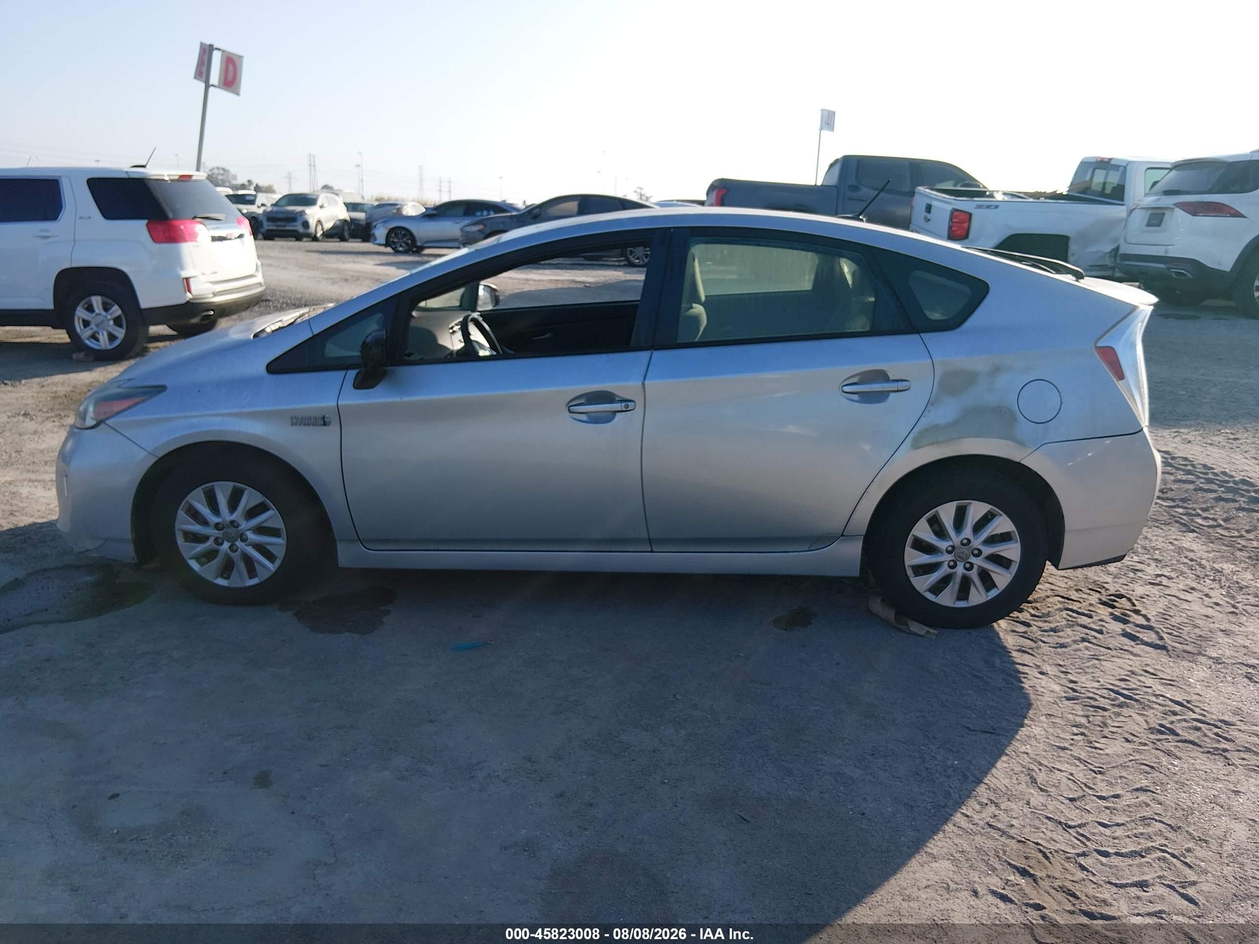 2014 Toyota Prius Plug-in   Silver vin: JTDKN3DP6E3051236