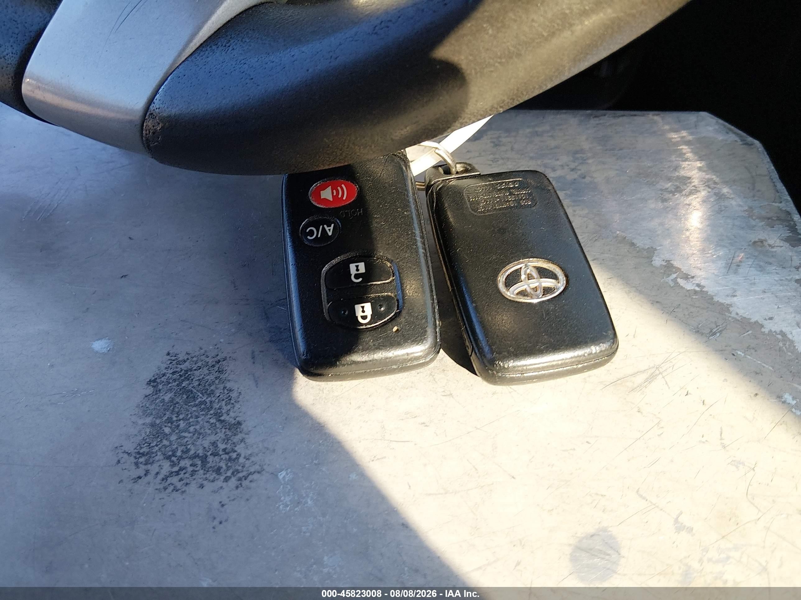 2014 Toyota Prius Plug-in   Silver vin: JTDKN3DP6E3051236