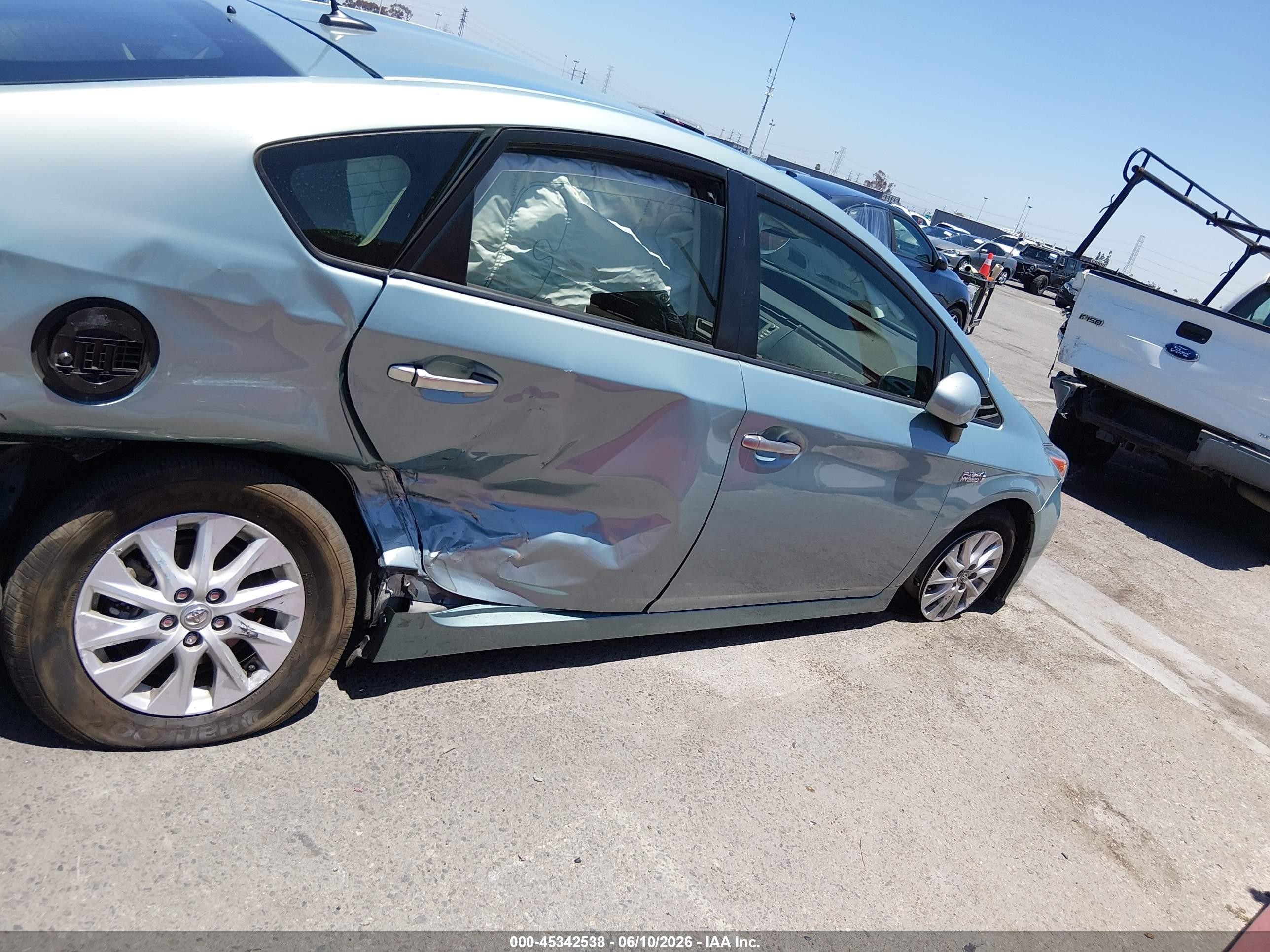 2014 Toyota Prius Plug-in Advanced Green vin: JTDKN3DP6E3055562