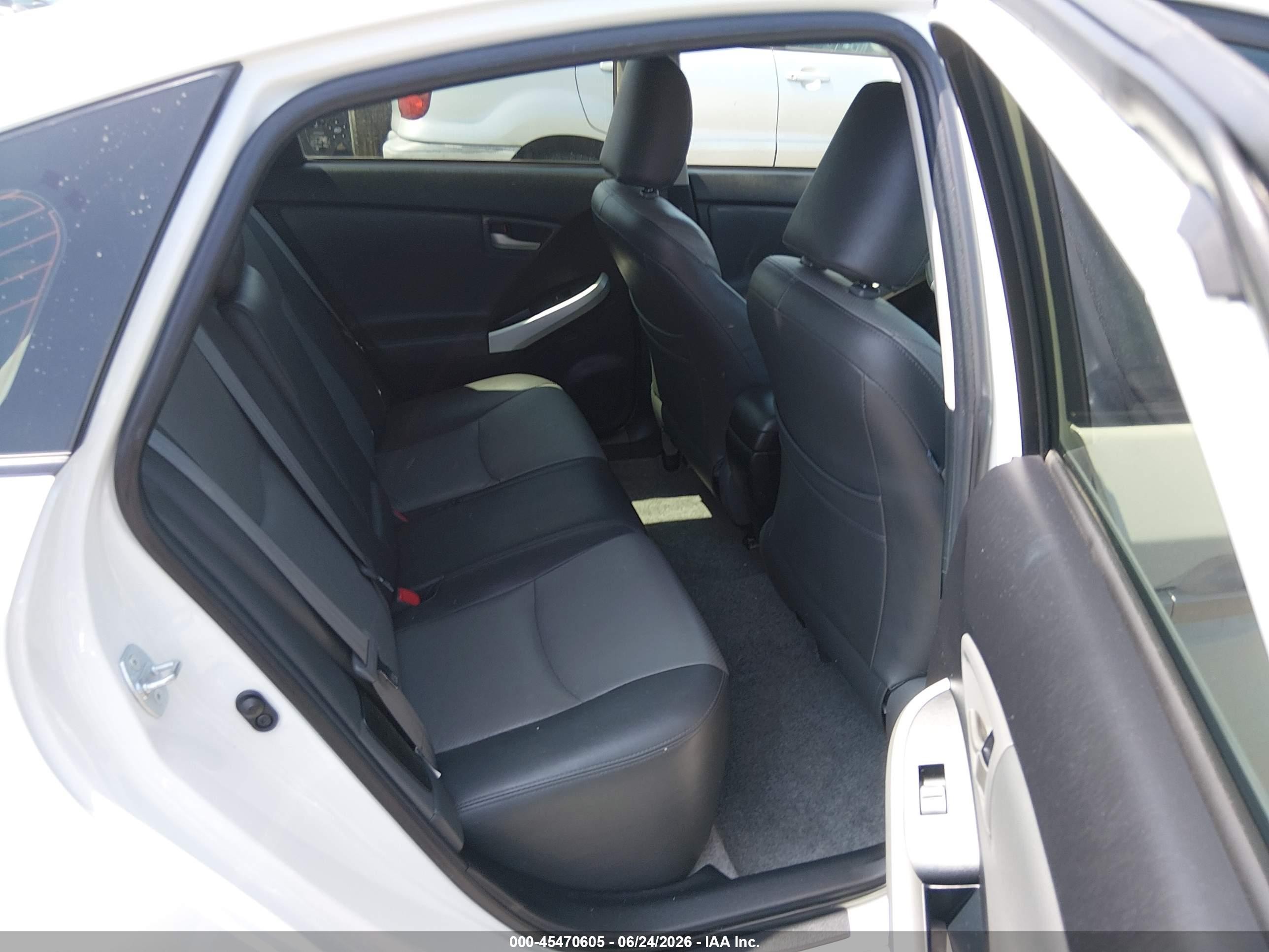2014 Toyota Prius Plug-in   White vin: JTDKN3DP6E3064441