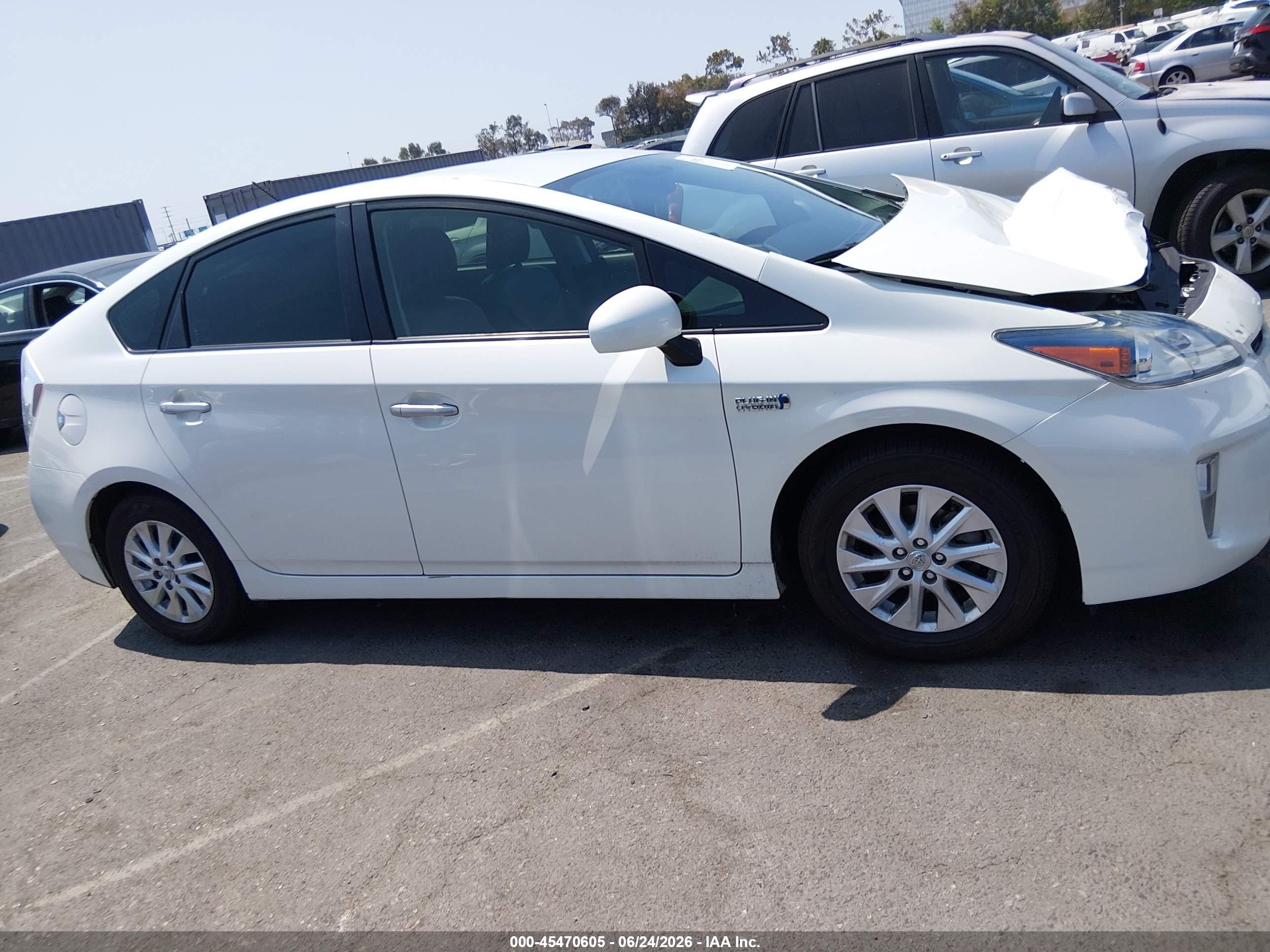 2014 Toyota Prius Plug-in   White vin: JTDKN3DP6E3064441