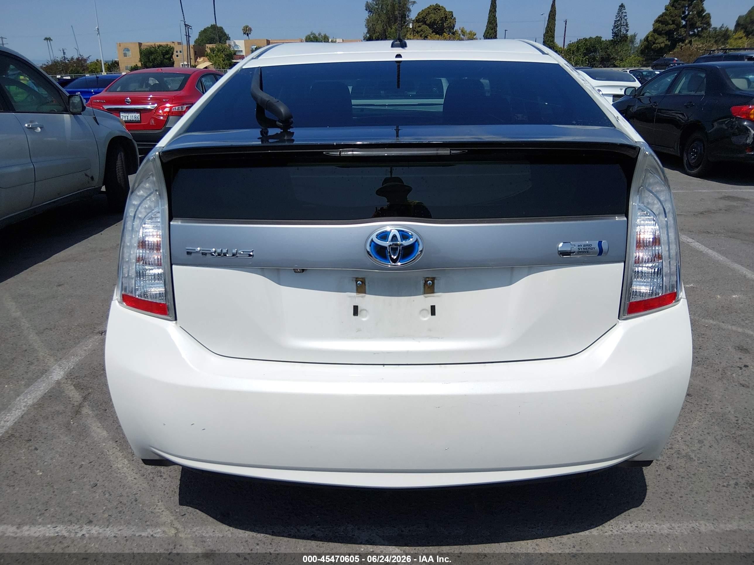 2014 Toyota Prius Plug-in   White vin: JTDKN3DP6E3064441