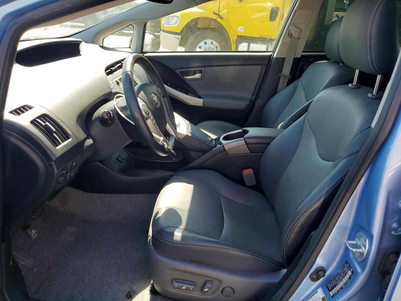 2014 Toyota Prius Plug-in Hybrid Advanced Blue vin: JTDKN3DP7E3061371