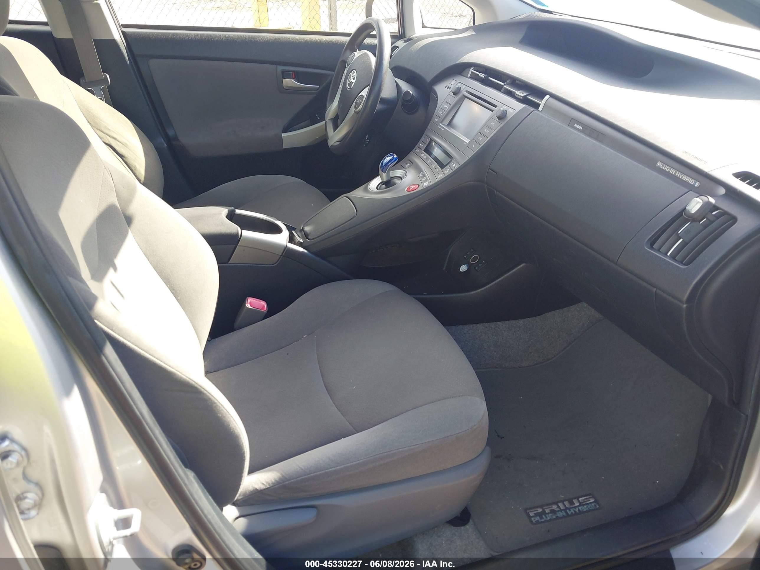 2012 Toyota Prius Plug-in   Silver vin: JTDKN3DP8C3029591