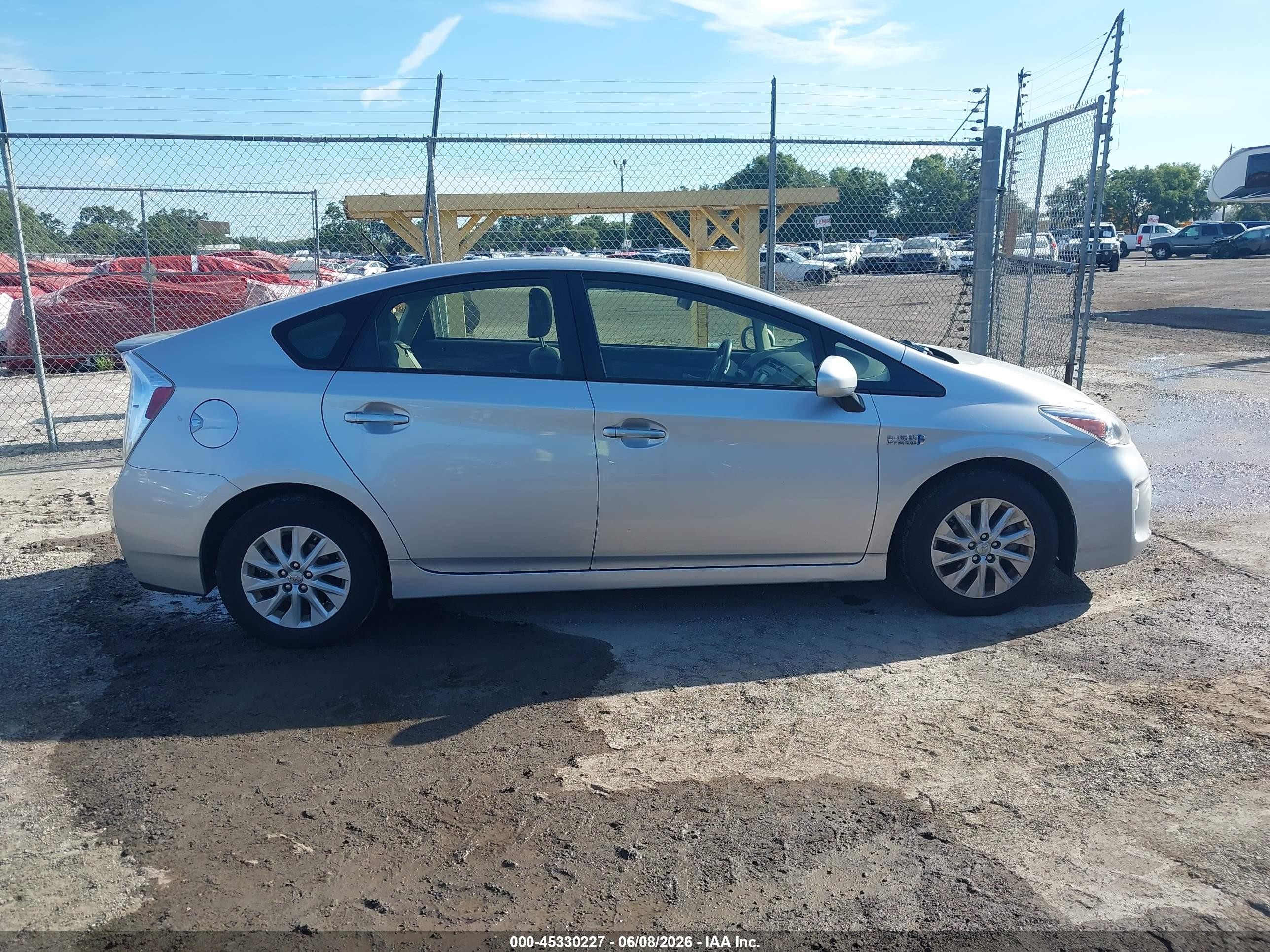 2012 Toyota Prius Plug-in   Silver vin: JTDKN3DP8C3029591