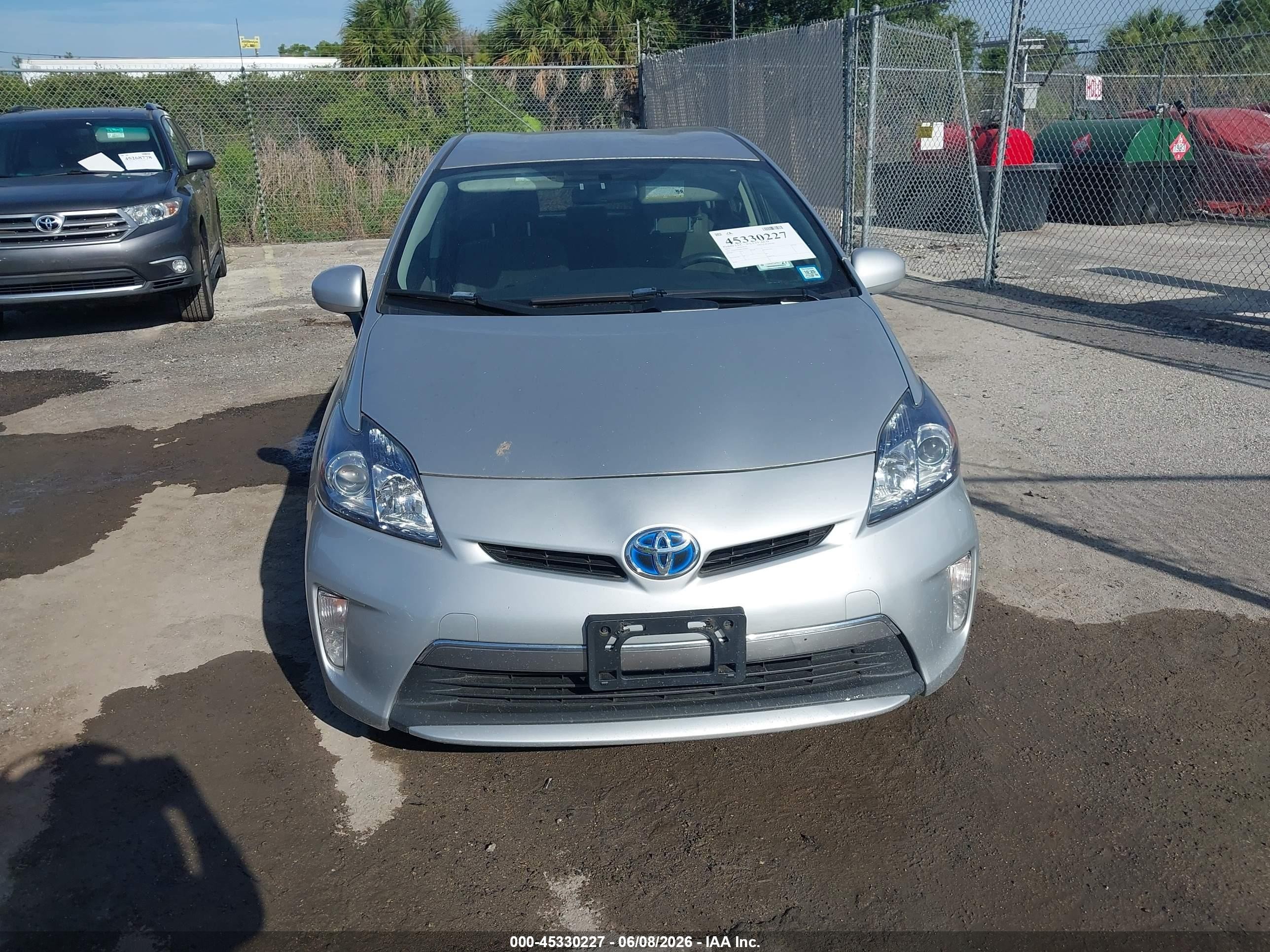 2012 Toyota Prius Plug-in   Silver vin: JTDKN3DP8C3029591