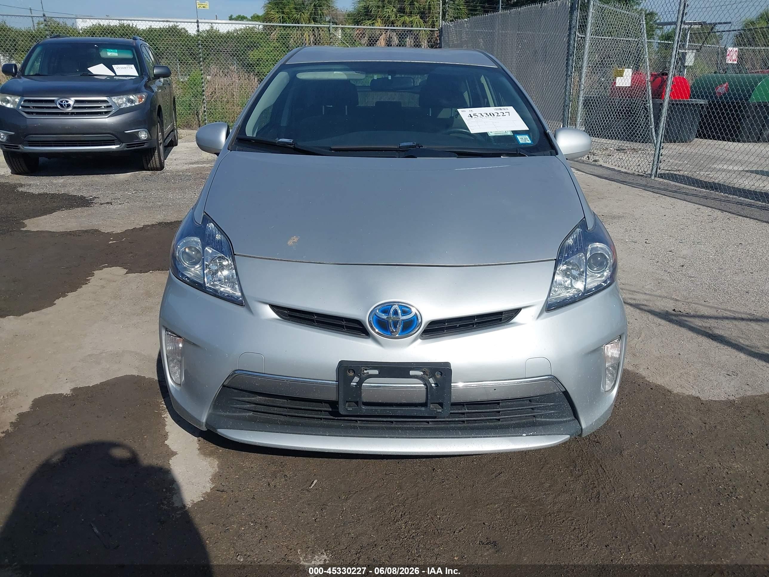 2012 Toyota Prius Plug-in   Silver vin: JTDKN3DP8C3029591