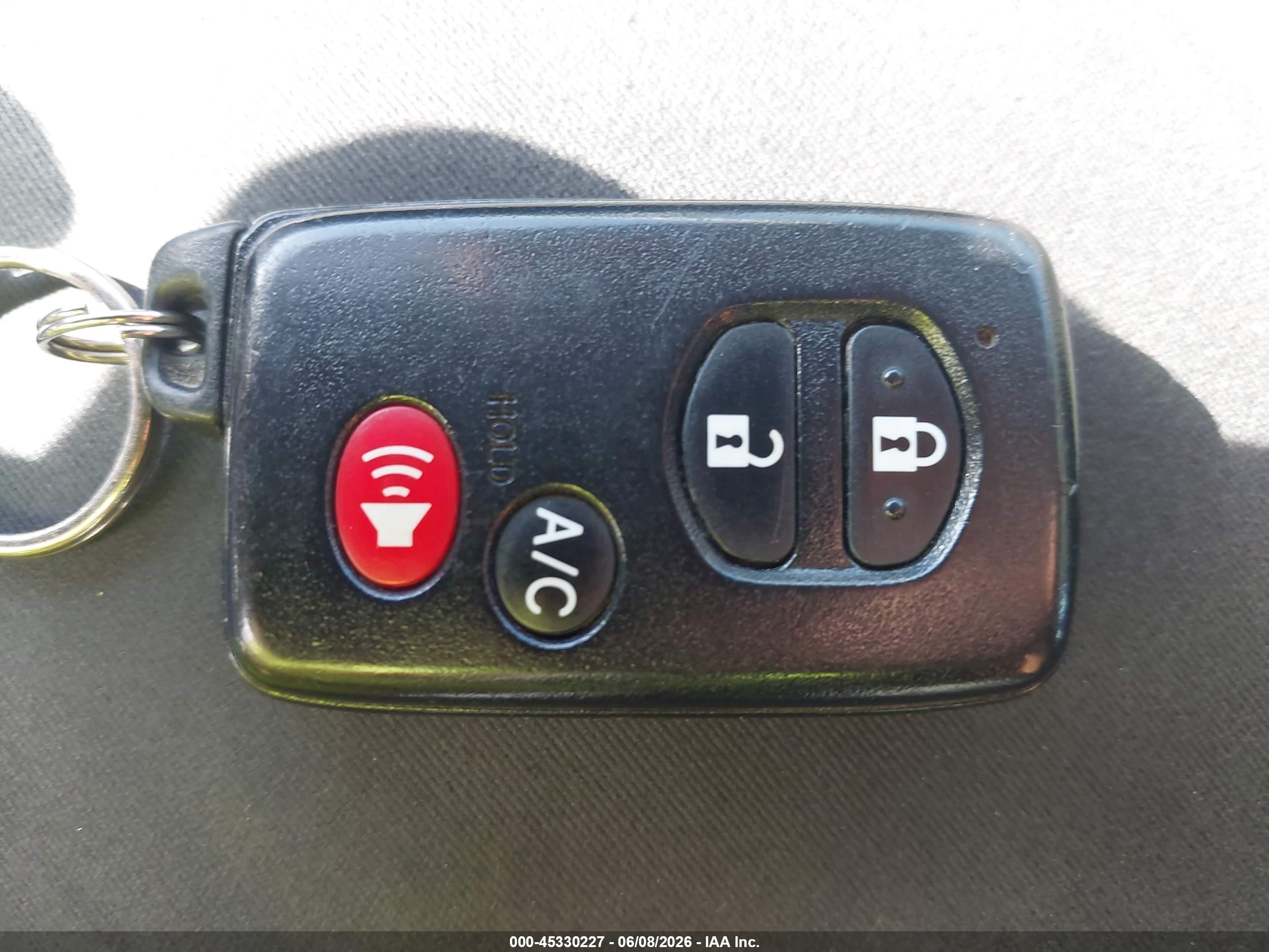 2012 Toyota Prius Plug-in   Silver vin: JTDKN3DP8C3029591