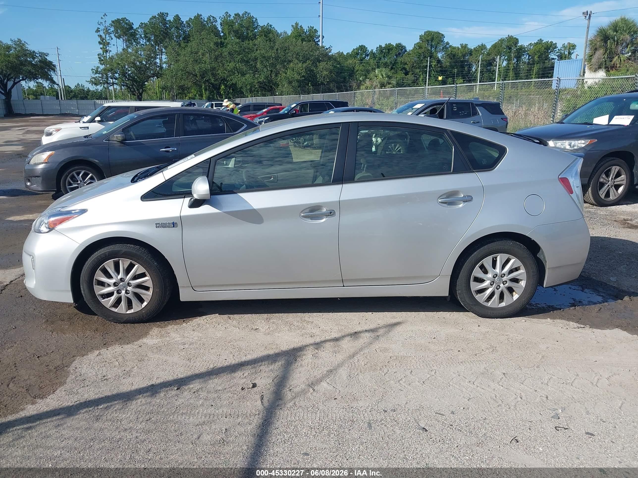 2012 Toyota Prius Plug-in   Silver vin: JTDKN3DP8C3029591