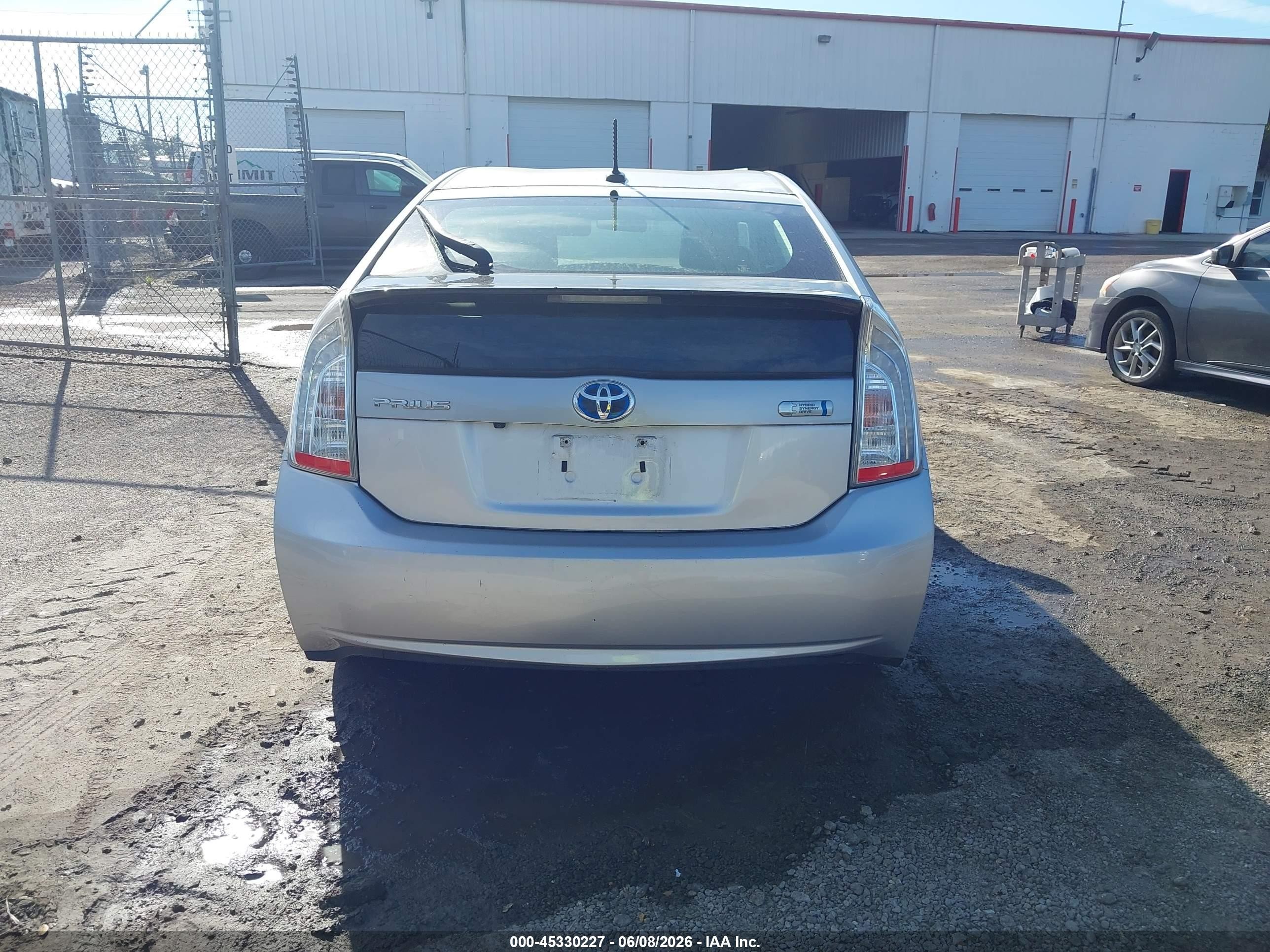 2012 Toyota Prius Plug-in   Silver vin: JTDKN3DP8C3029591