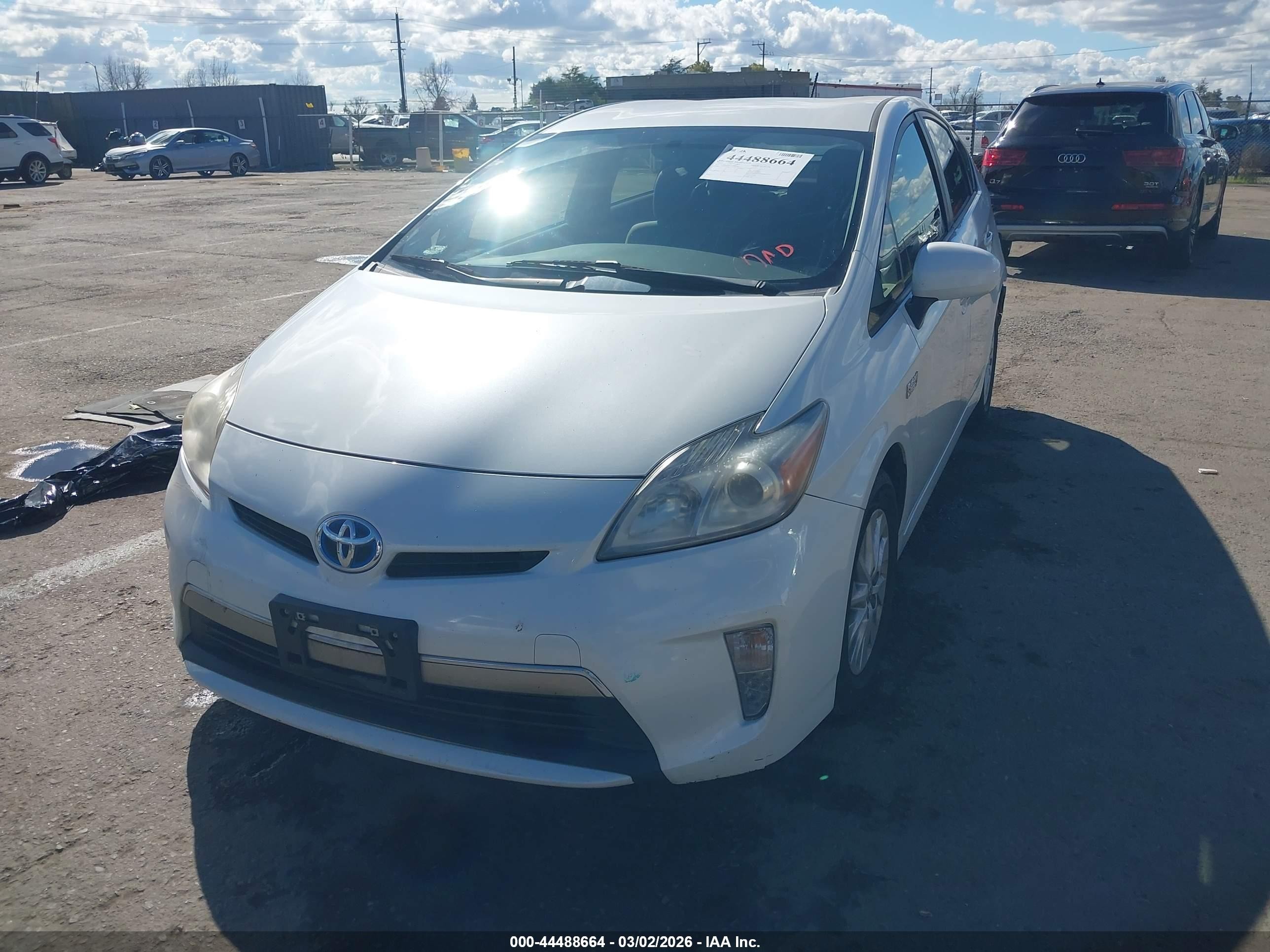 2013 Toyota Prius Plug-in   White vin: JTDKN3DP8D3044366