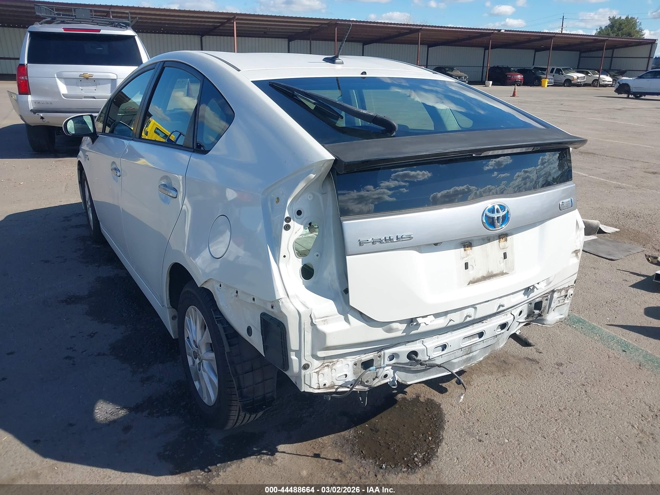 2013 Toyota Prius Plug-in   White vin: JTDKN3DP8D3044366