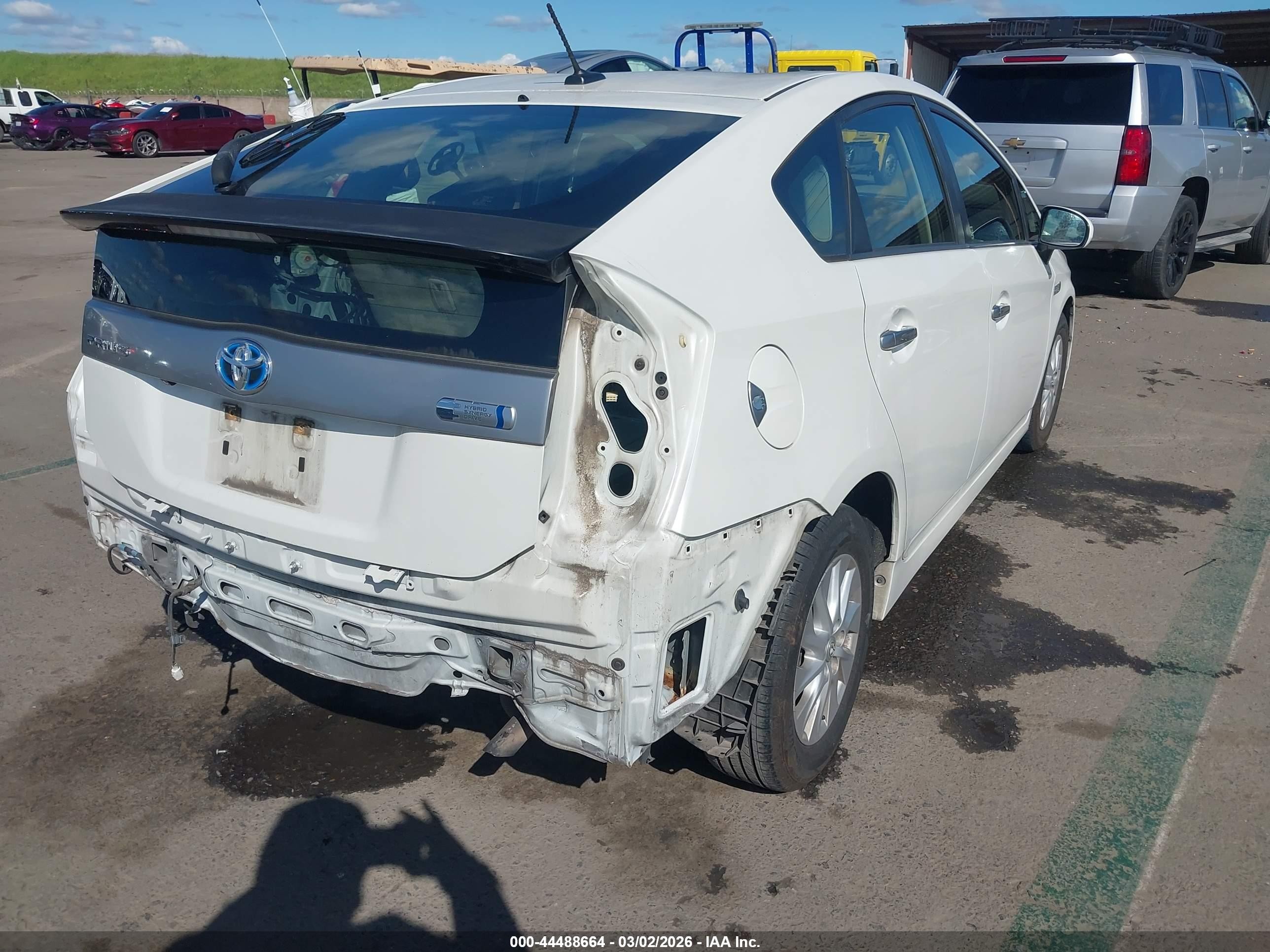 2013 Toyota Prius Plug-in   White vin: JTDKN3DP8D3044366