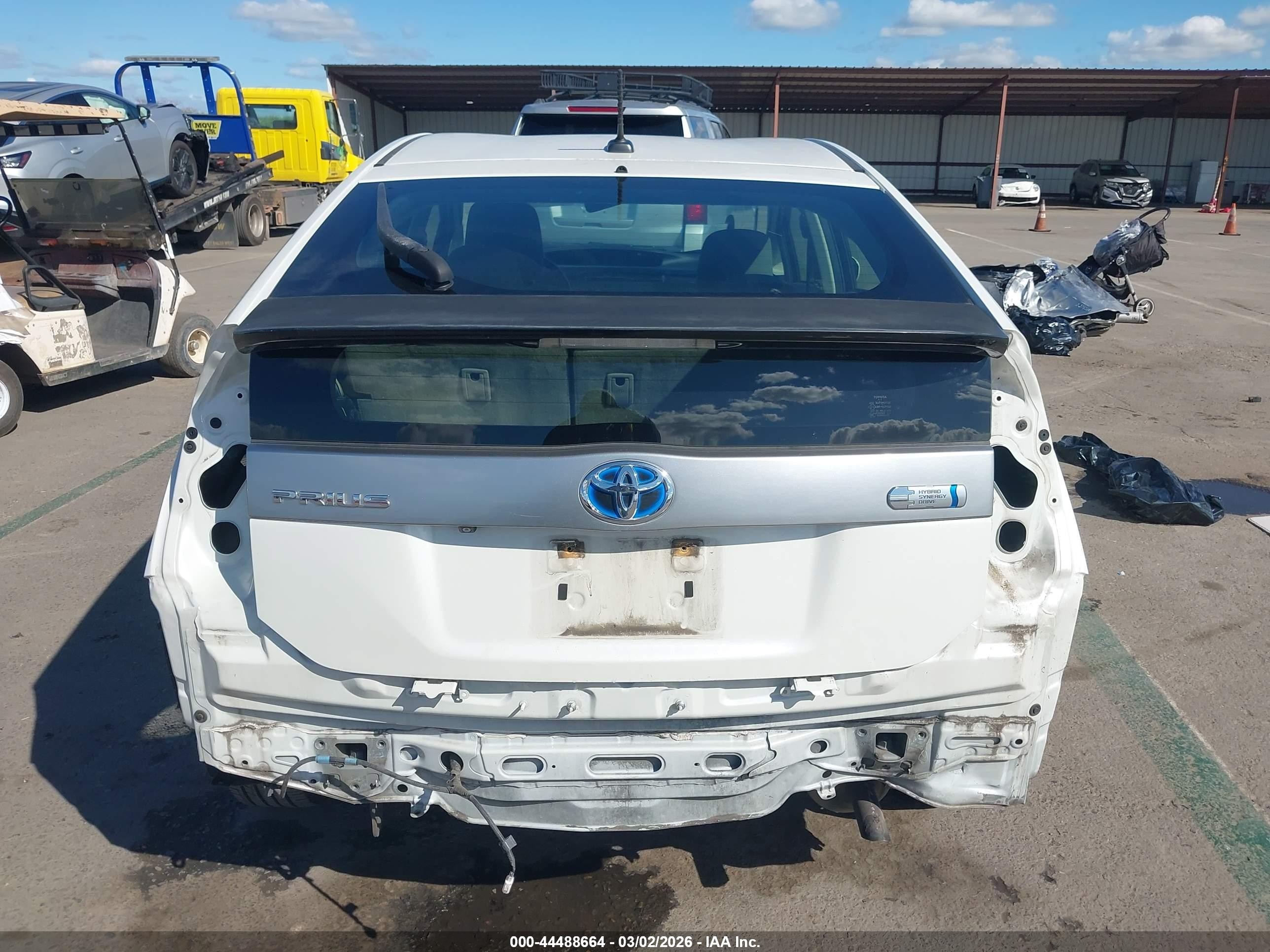 2013 Toyota Prius Plug-in   White vin: JTDKN3DP8D3044366