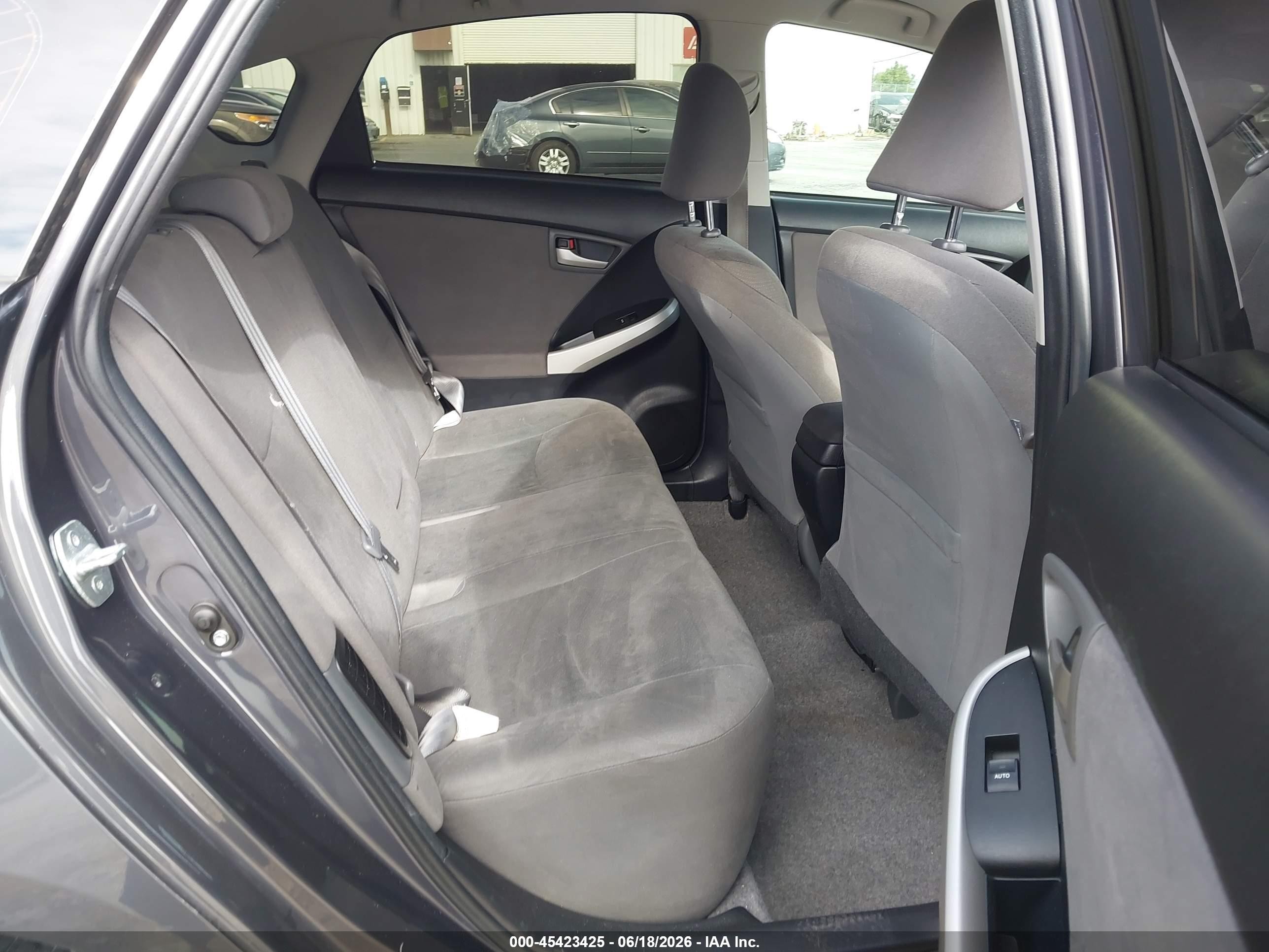 2014 Toyota Prius Plug-in   Серый vin: JTDKN3DP8E3050119